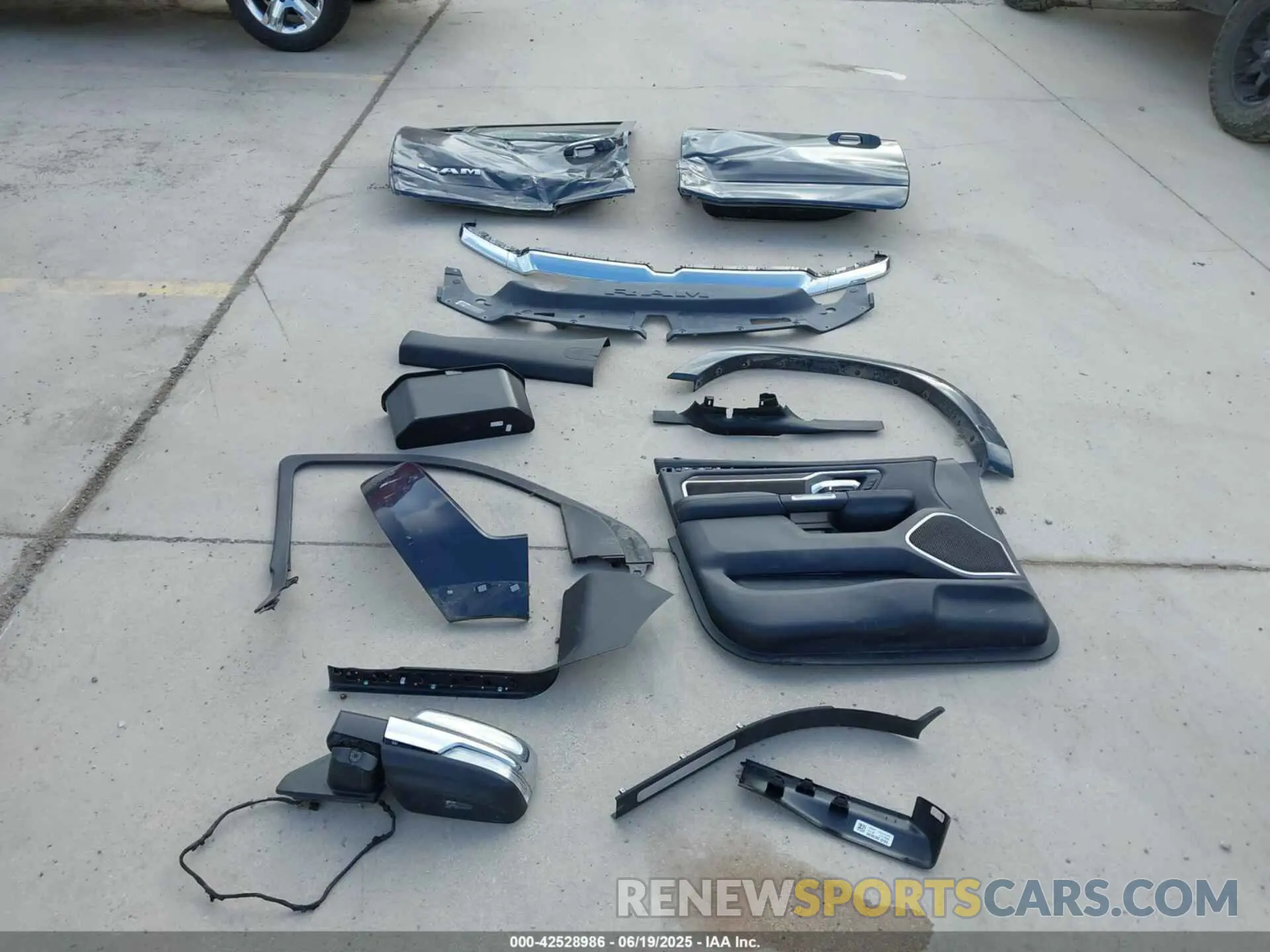12 Photograph of a damaged car 1C6RREJT4MN821315 RAM 1500 2021