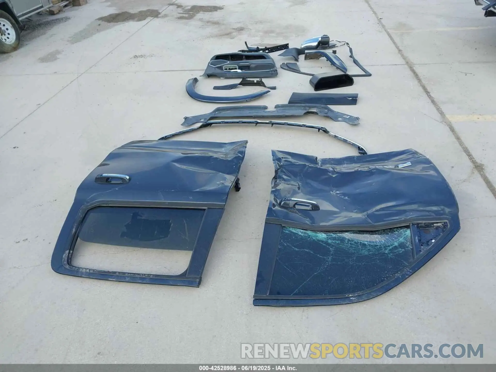 18 Photograph of a damaged car 1C6RREJT4MN821315 RAM 1500 2021