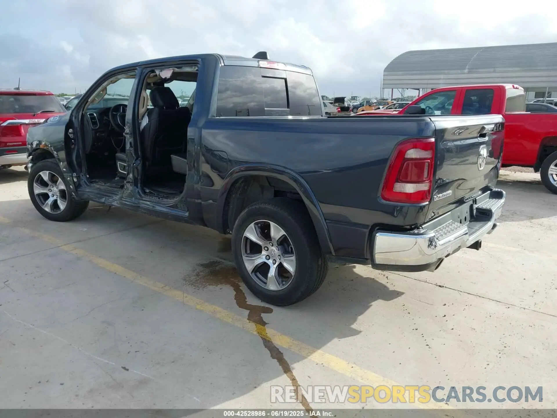 3 Photograph of a damaged car 1C6RREJT4MN821315 RAM 1500 2021