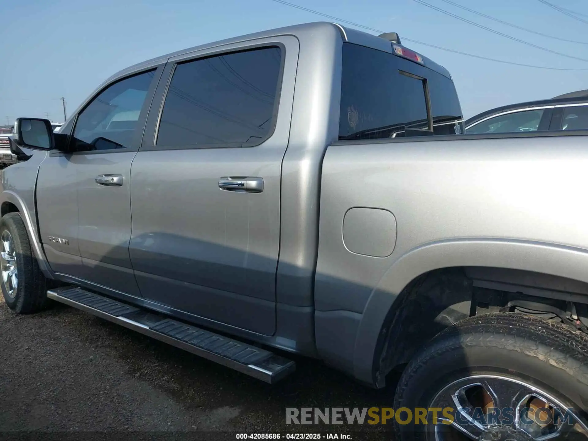 13 Photograph of a damaged car 1C6RREJT6MN647604 RAM 1500 2021