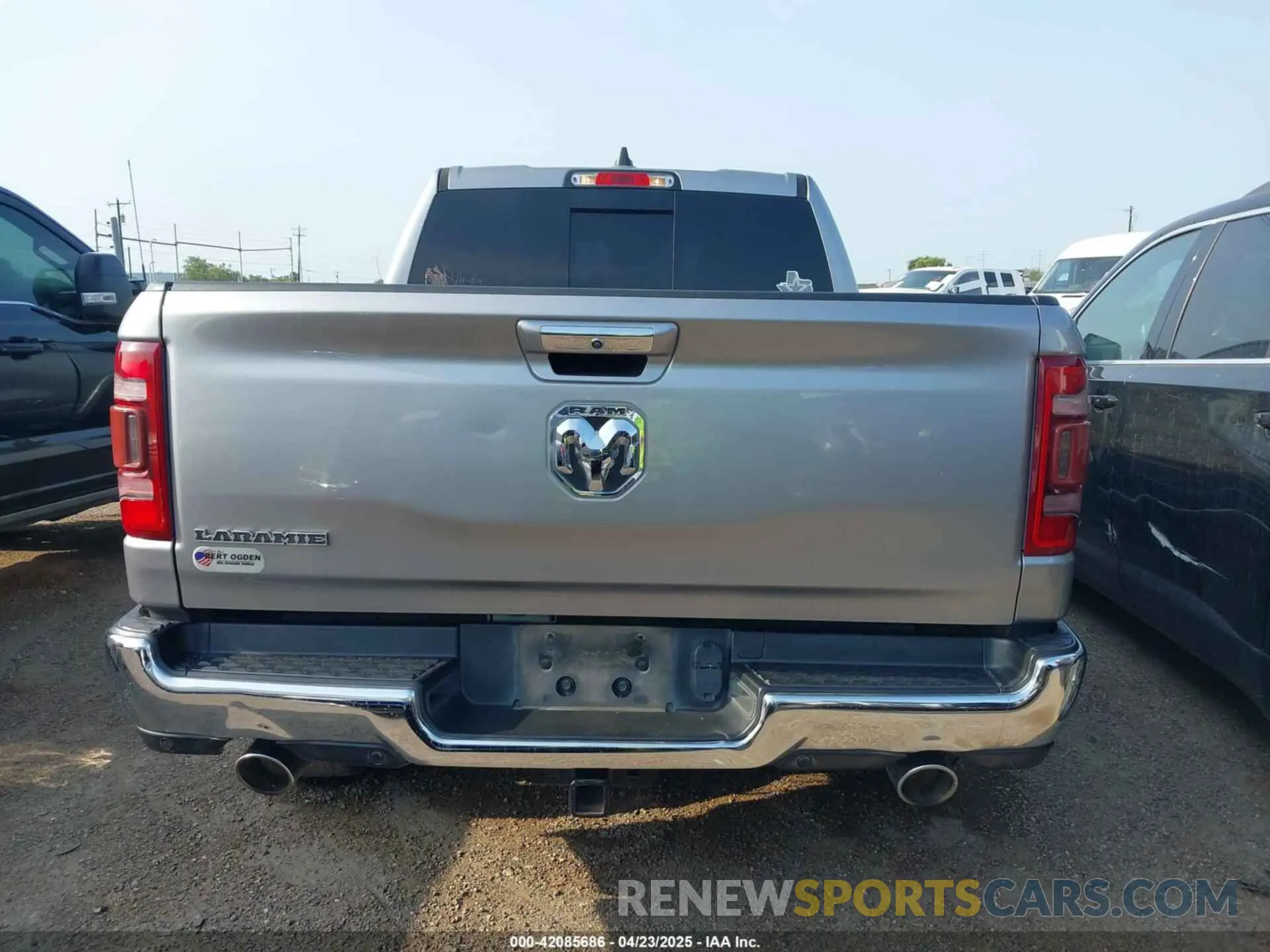 15 Photograph of a damaged car 1C6RREJT6MN647604 RAM 1500 2021