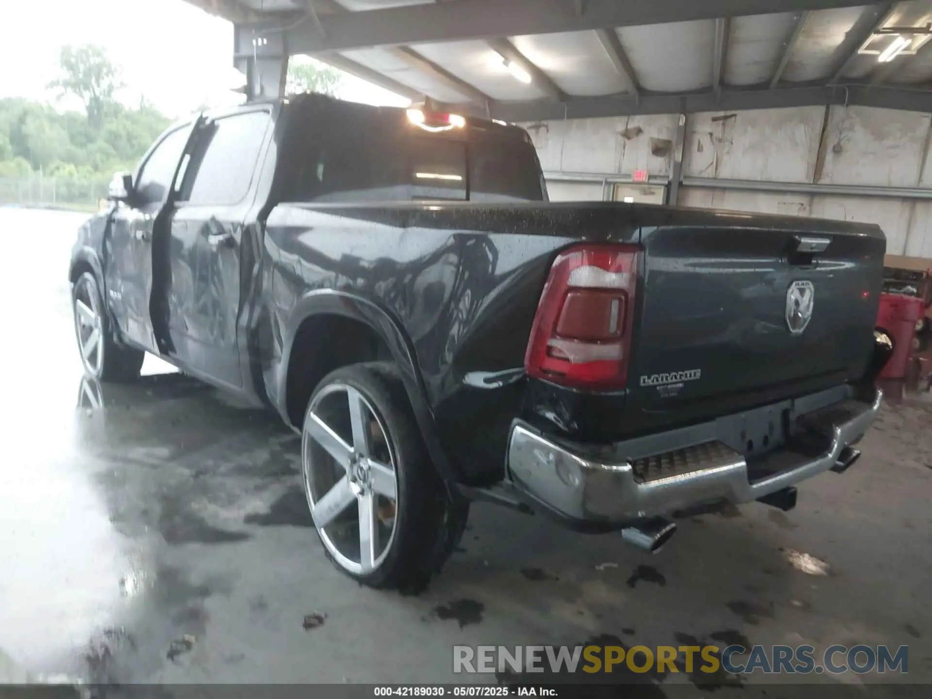3 Photograph of a damaged car 1C6RREJT6MN768388 RAM 1500 2021
