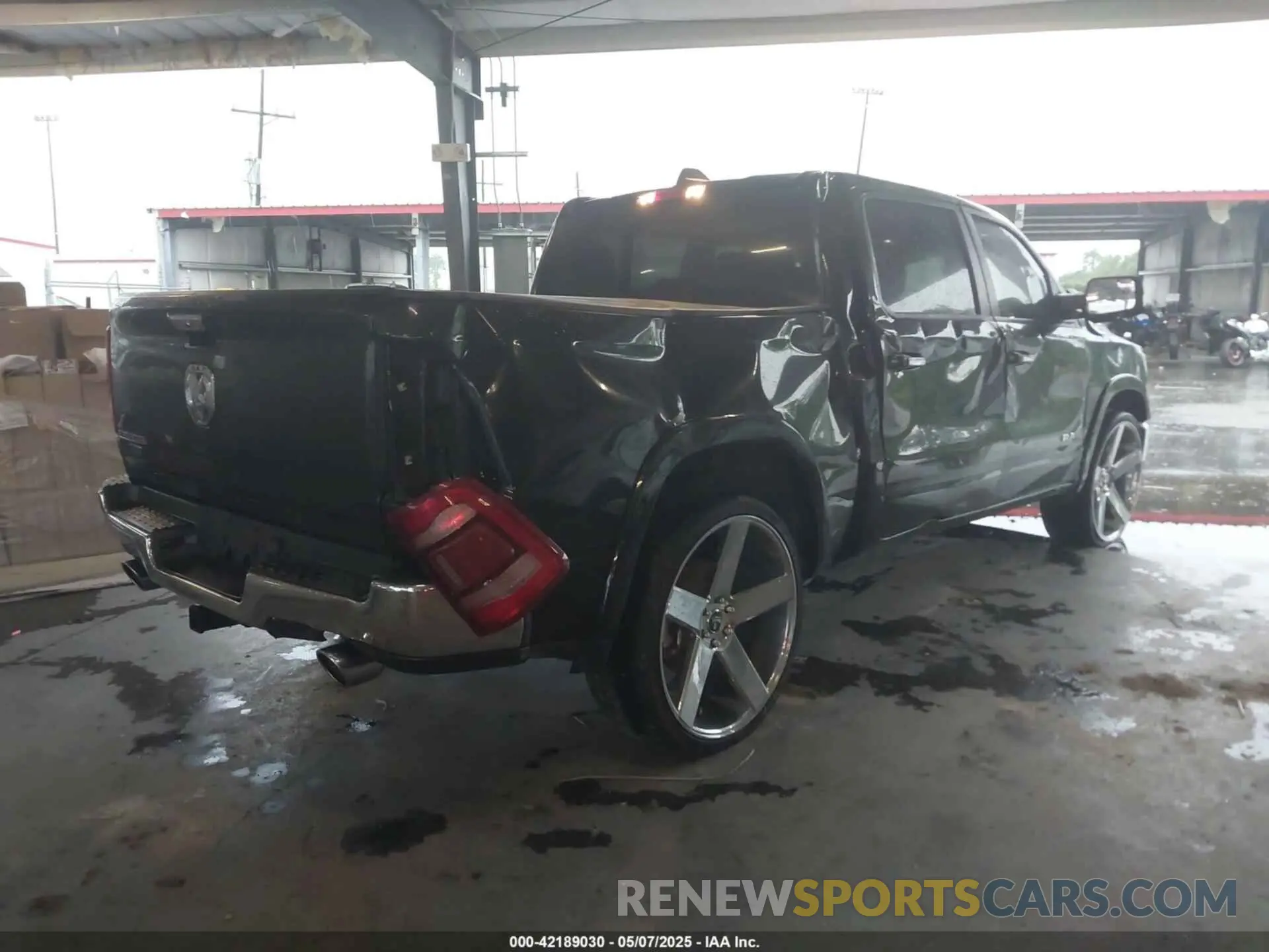 4 Photograph of a damaged car 1C6RREJT6MN768388 RAM 1500 2021