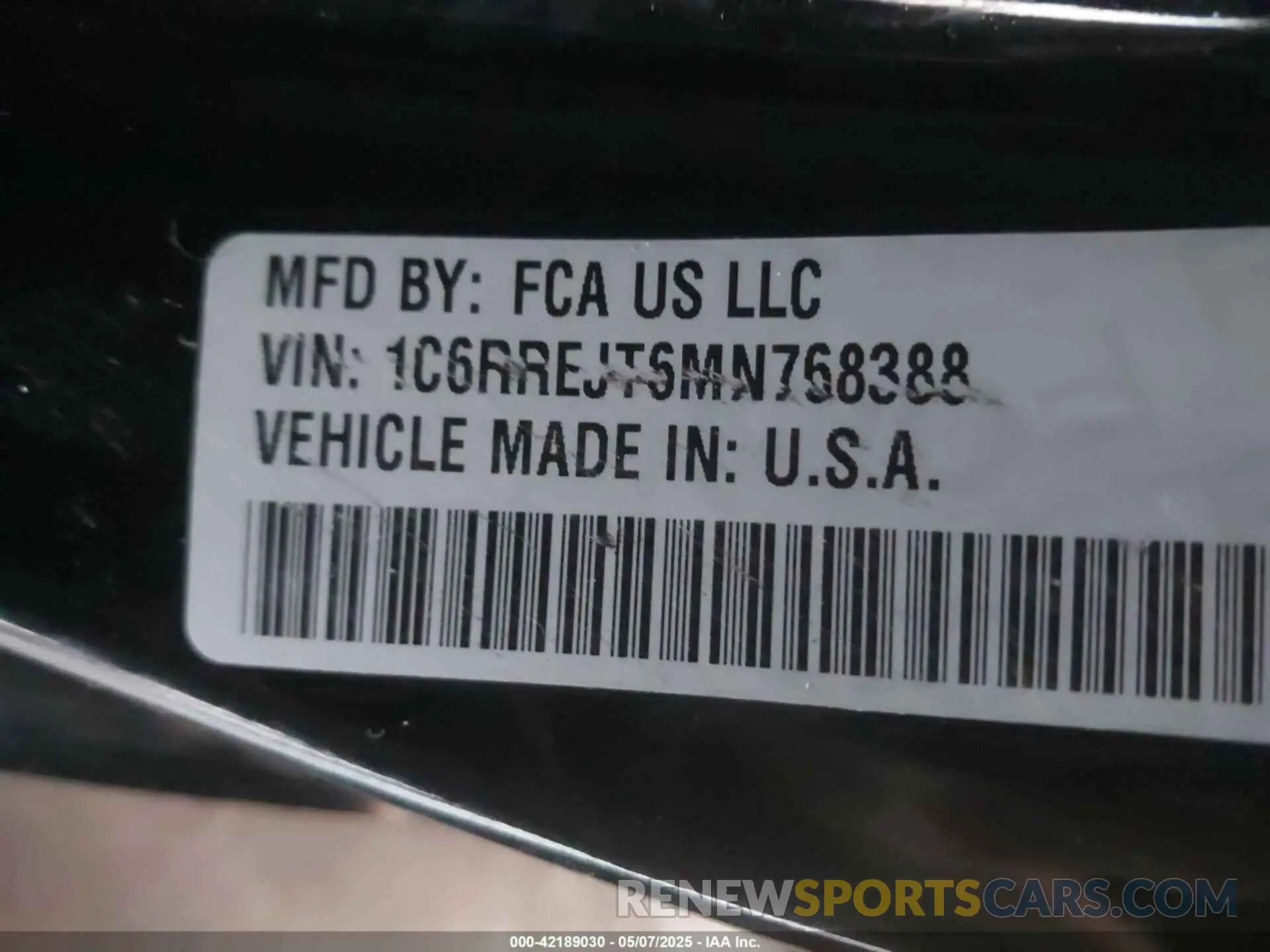9 Photograph of a damaged car 1C6RREJT6MN768388 RAM 1500 2021