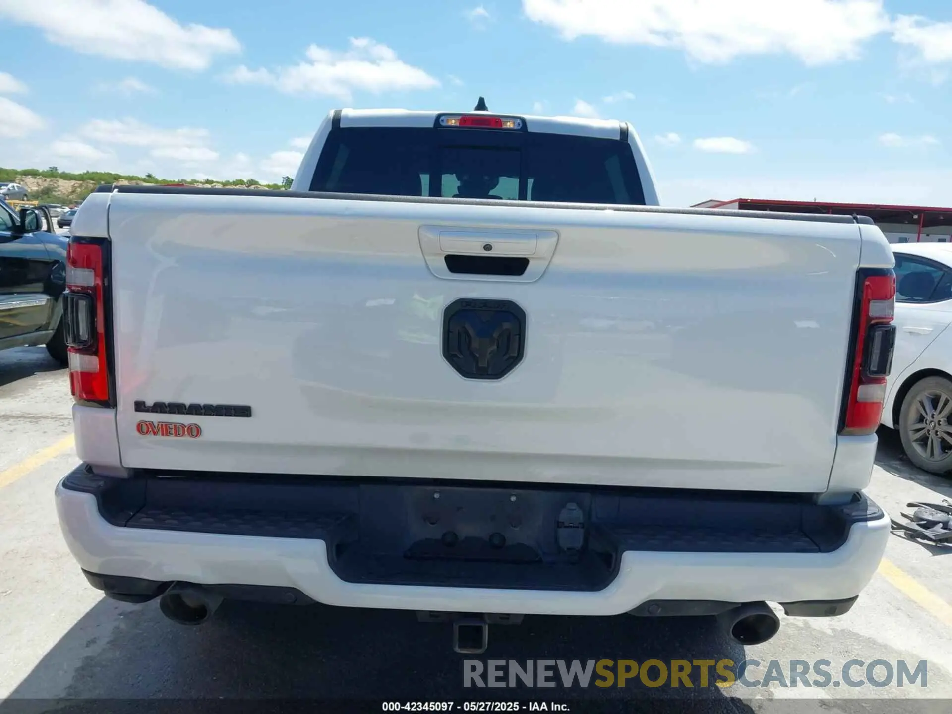 16 Photograph of a damaged car 1C6RREJTXMN704600 RAM 1500 2021