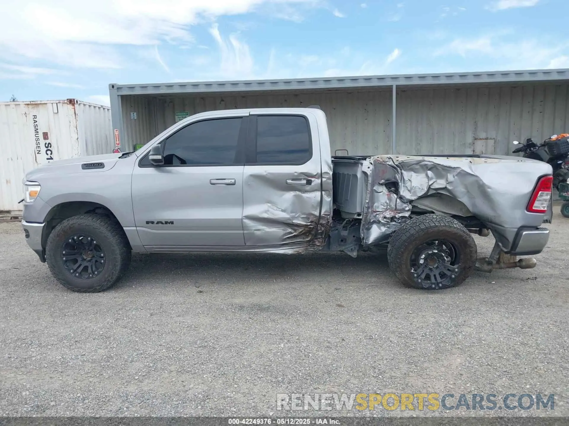 14 Photograph of a damaged car 1C6SRFBT1MN622633 RAM 1500 2021