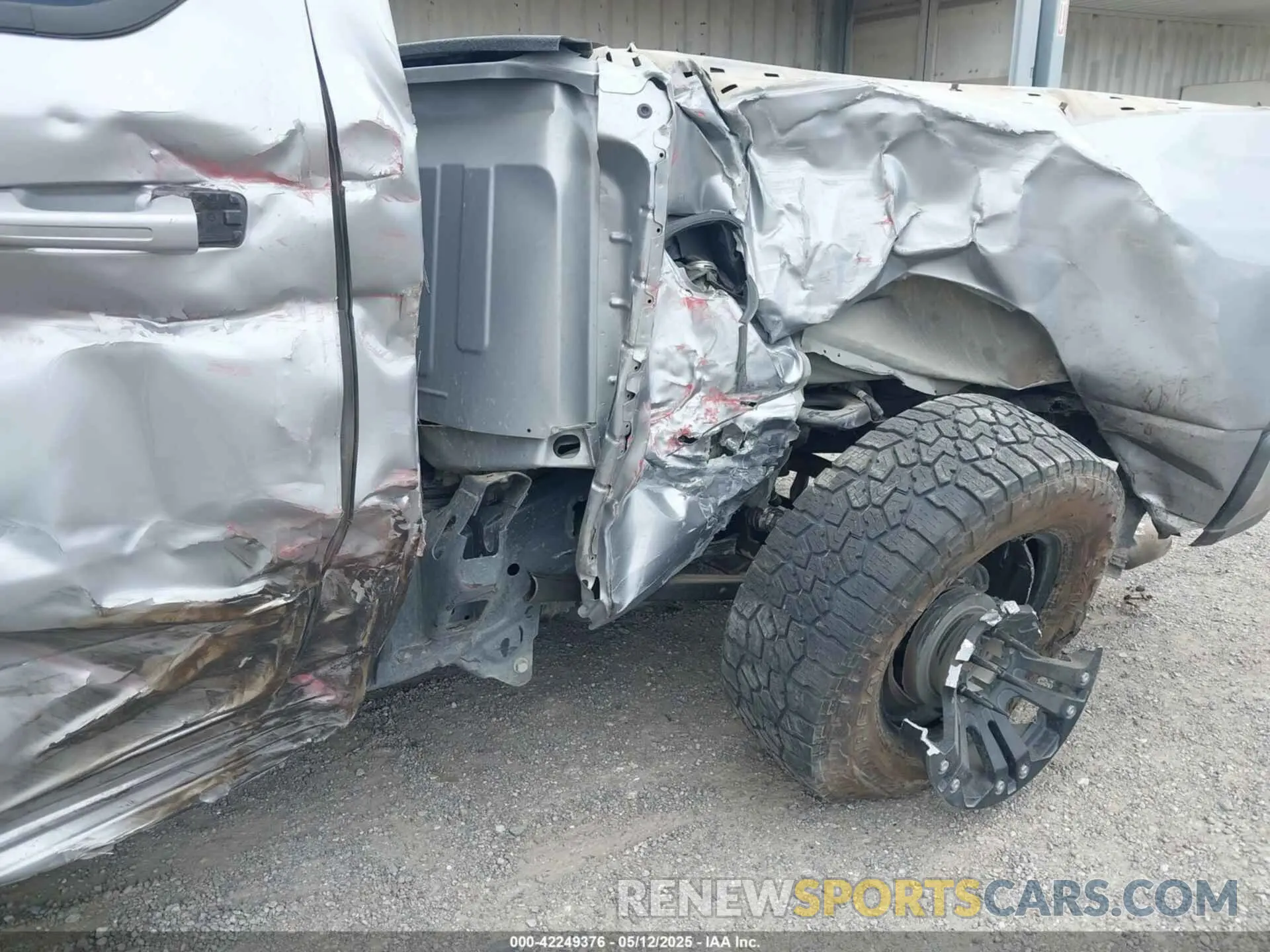 6 Photograph of a damaged car 1C6SRFBT1MN622633 RAM 1500 2021