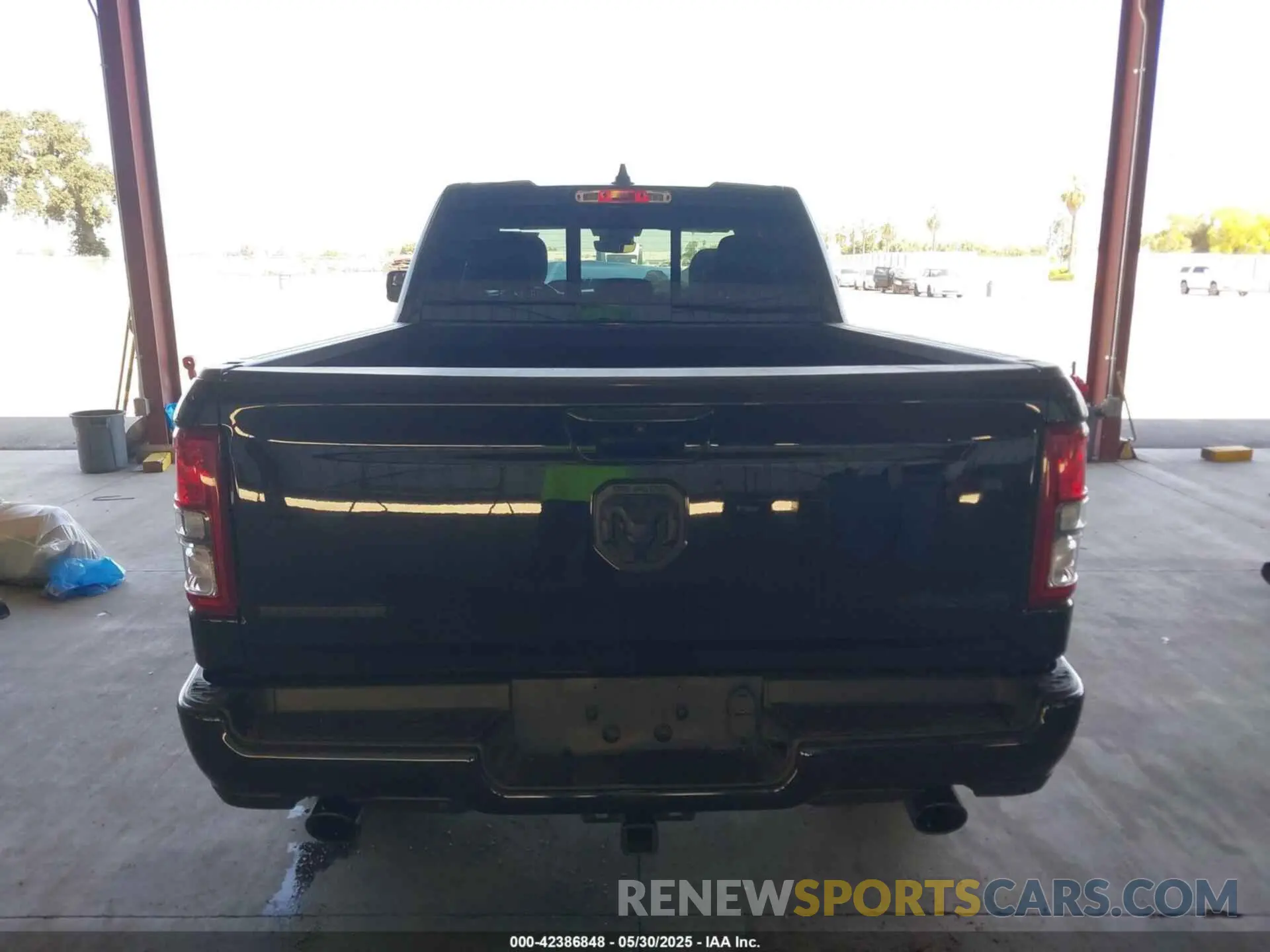 16 Photograph of a damaged car 1C6SRFBT2MN562927 RAM 1500 2021