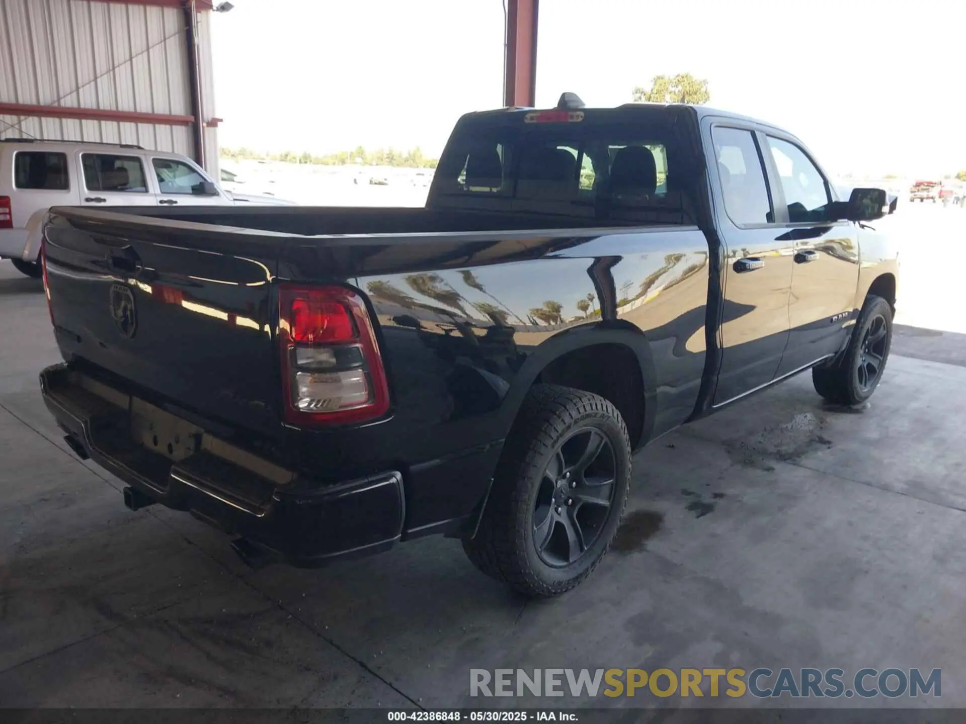4 Photograph of a damaged car 1C6SRFBT2MN562927 RAM 1500 2021