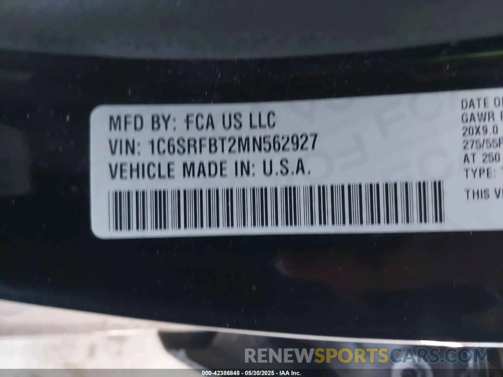 9 Photograph of a damaged car 1C6SRFBT2MN562927 RAM 1500 2021