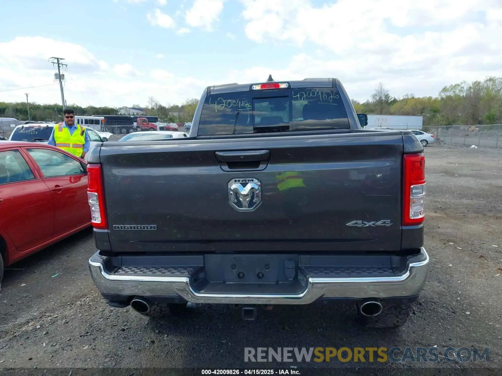 16 Photograph of a damaged car 1C6SRFBT2MN732087 RAM 1500 2021