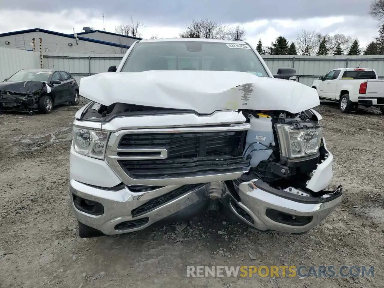 5 Photograph of a damaged car 1C6SRFBT3MN698242 RAM 1500 2021