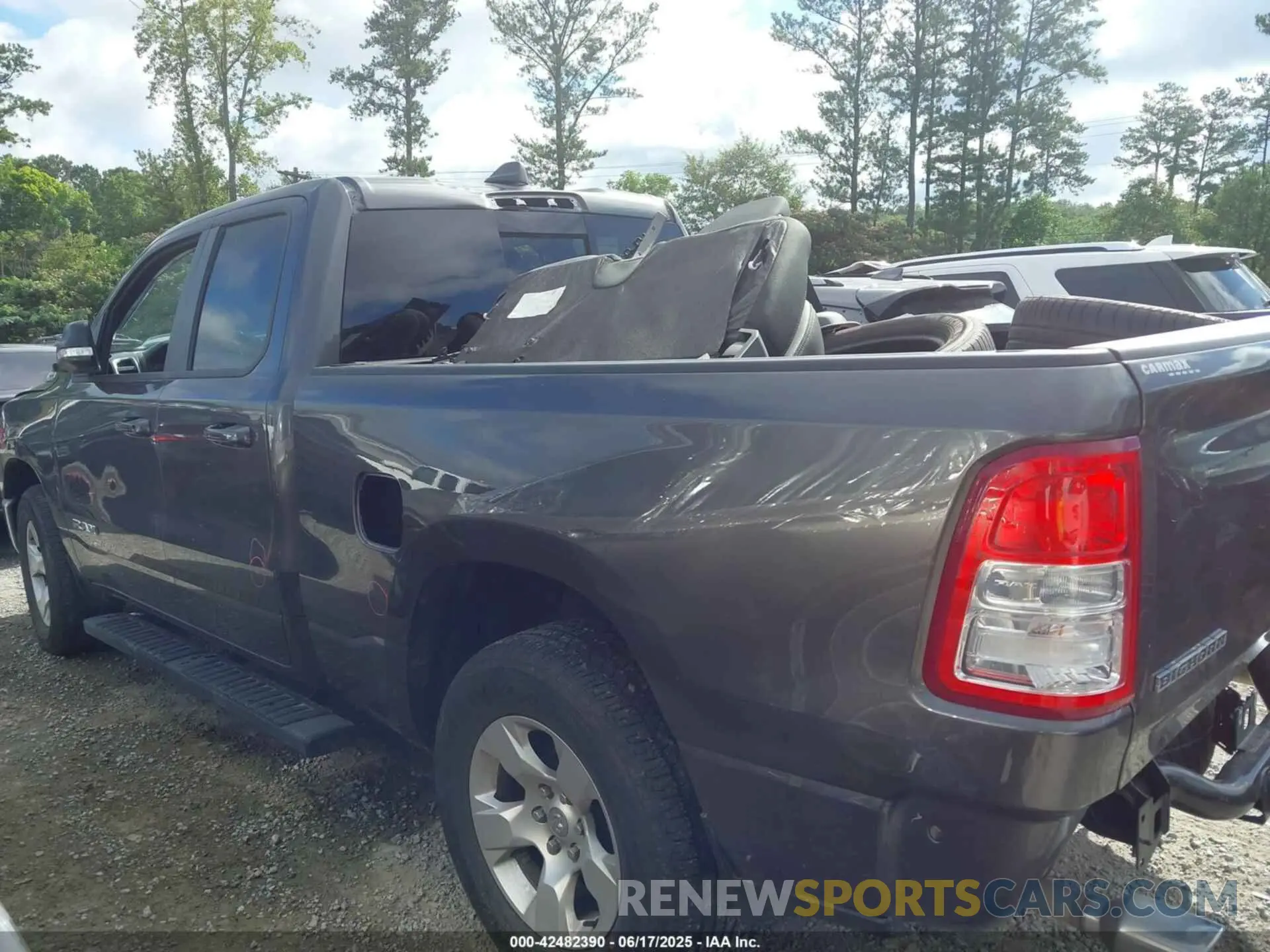 14 Photograph of a damaged car 1C6SRFBT3MN760917 RAM 1500 2021