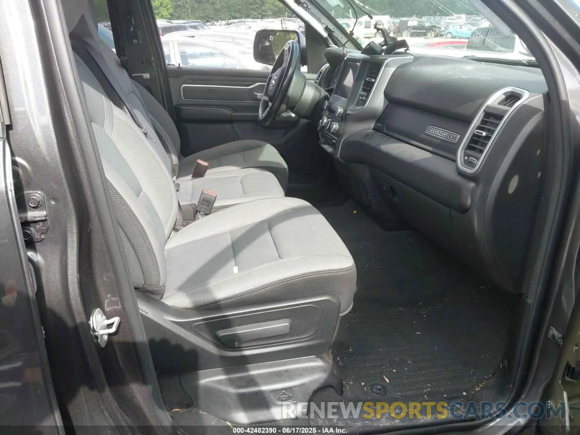 5 Photograph of a damaged car 1C6SRFBT3MN760917 RAM 1500 2021