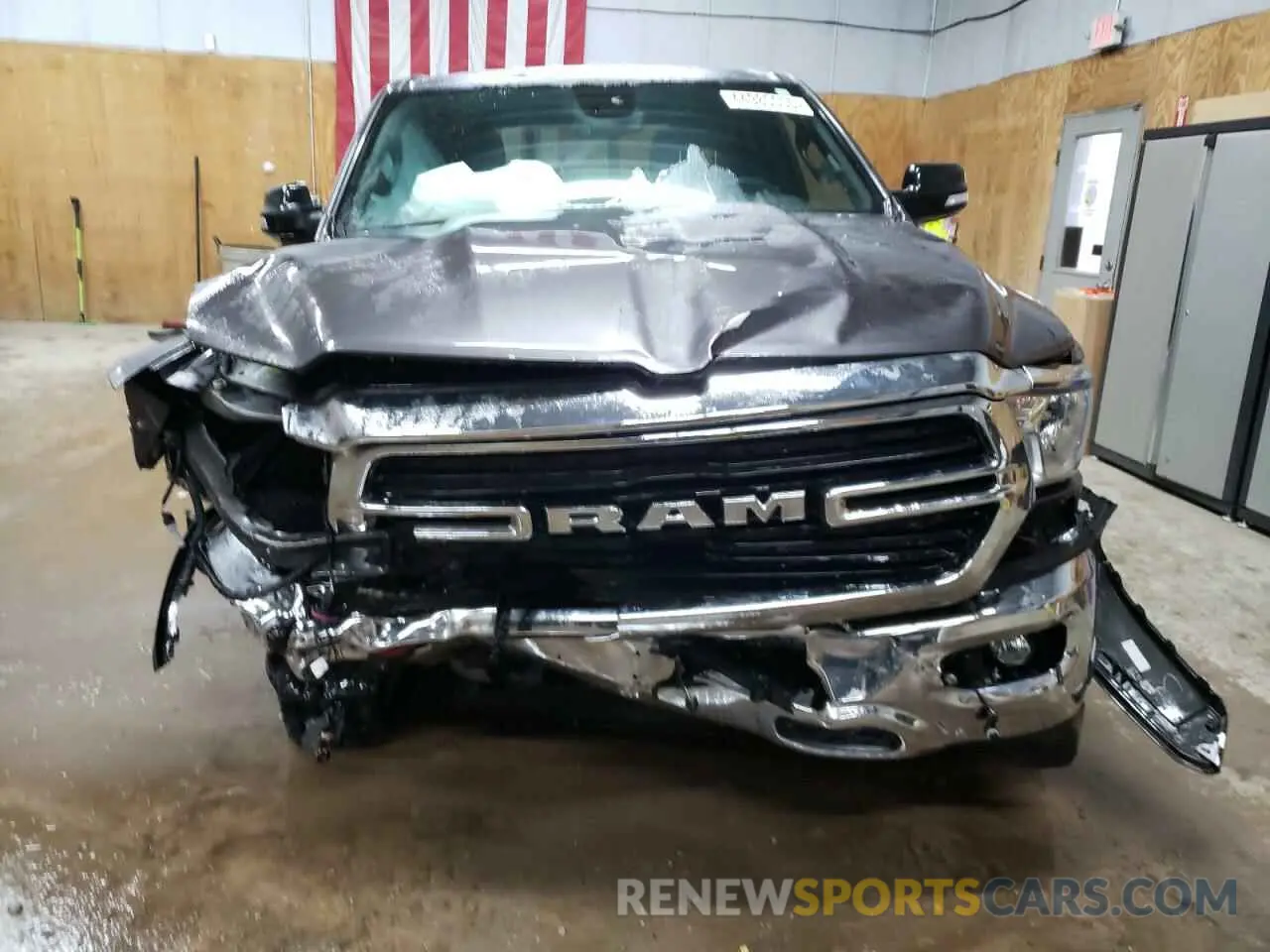 5 Photograph of a damaged car 1C6SRFBT4MN696449 RAM 1500 2021