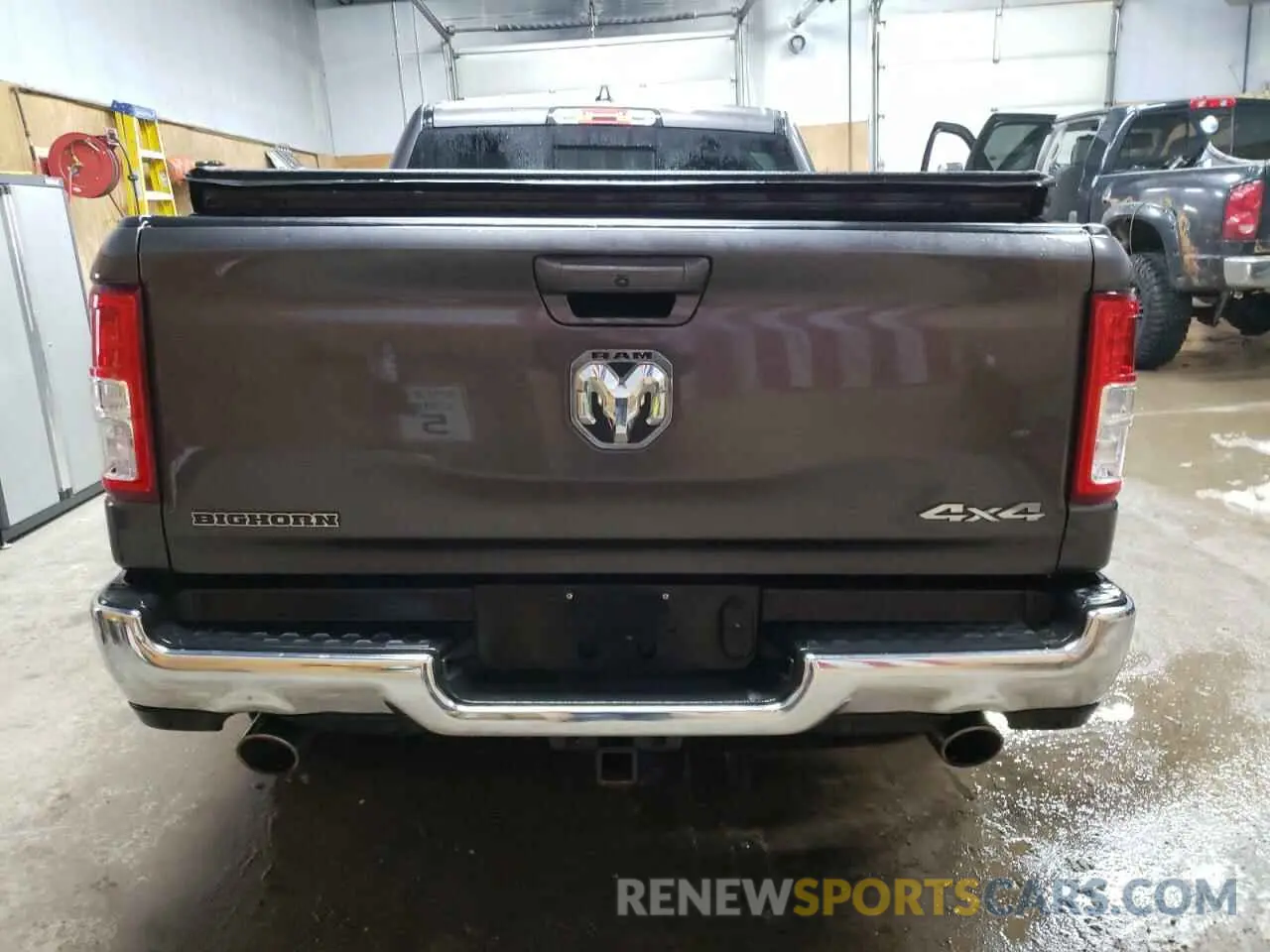 6 Photograph of a damaged car 1C6SRFBT4MN696449 RAM 1500 2021