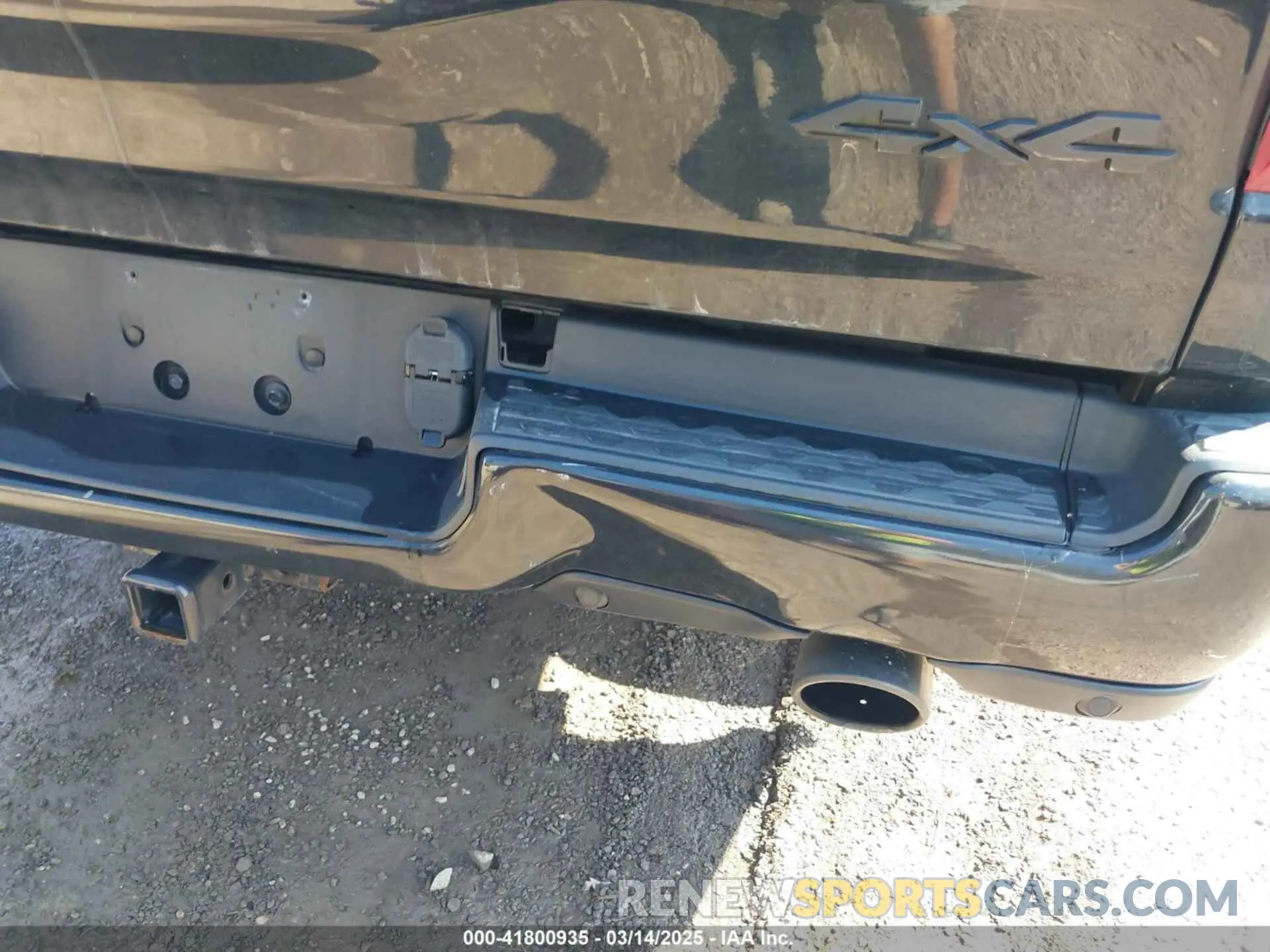 20 Photograph of a damaged car 1C6SRFBT4MN814080 RAM 1500 2021