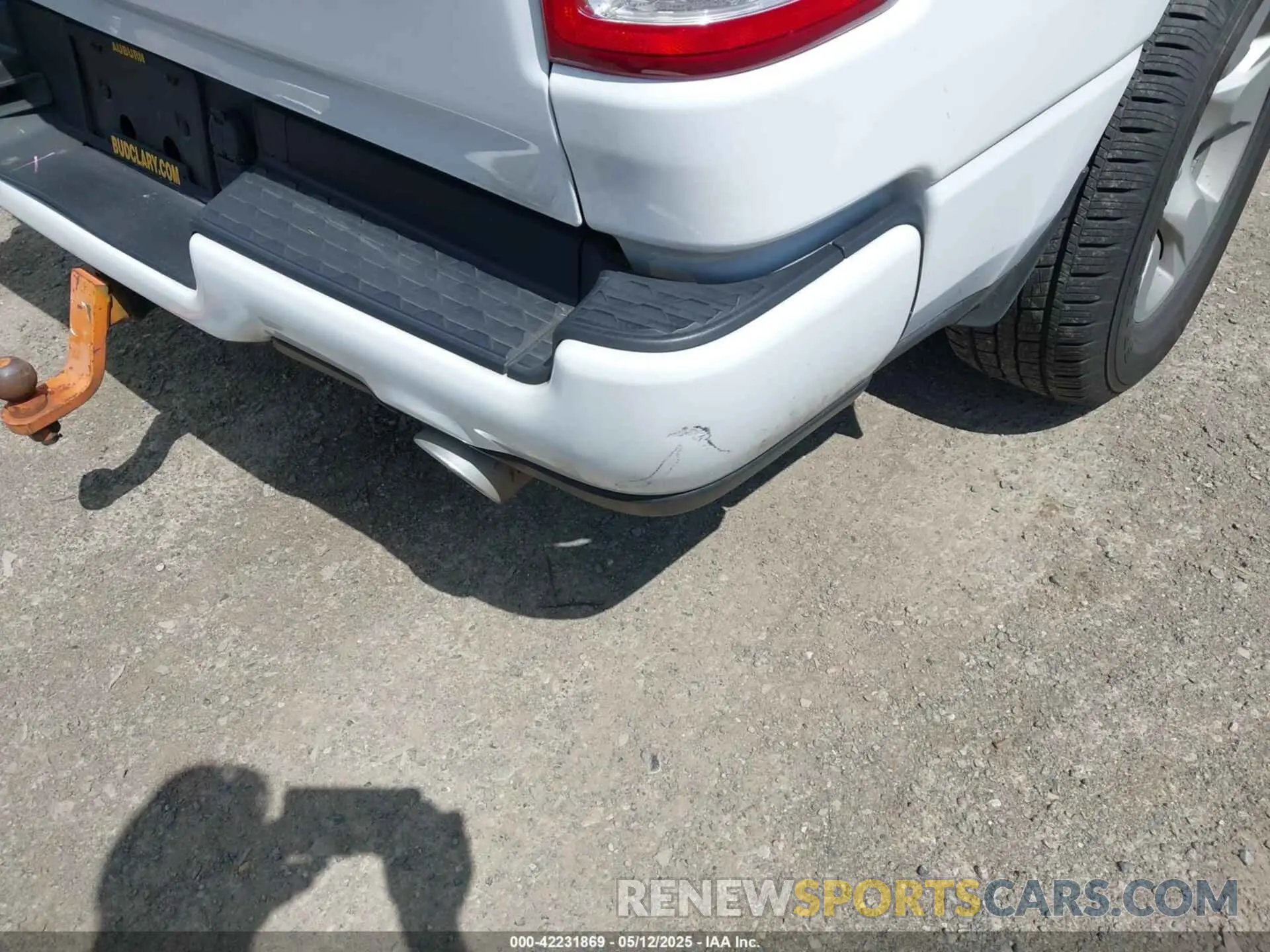 17 Photograph of a damaged car 1C6SRFBT7MN742131 RAM 1500 2021