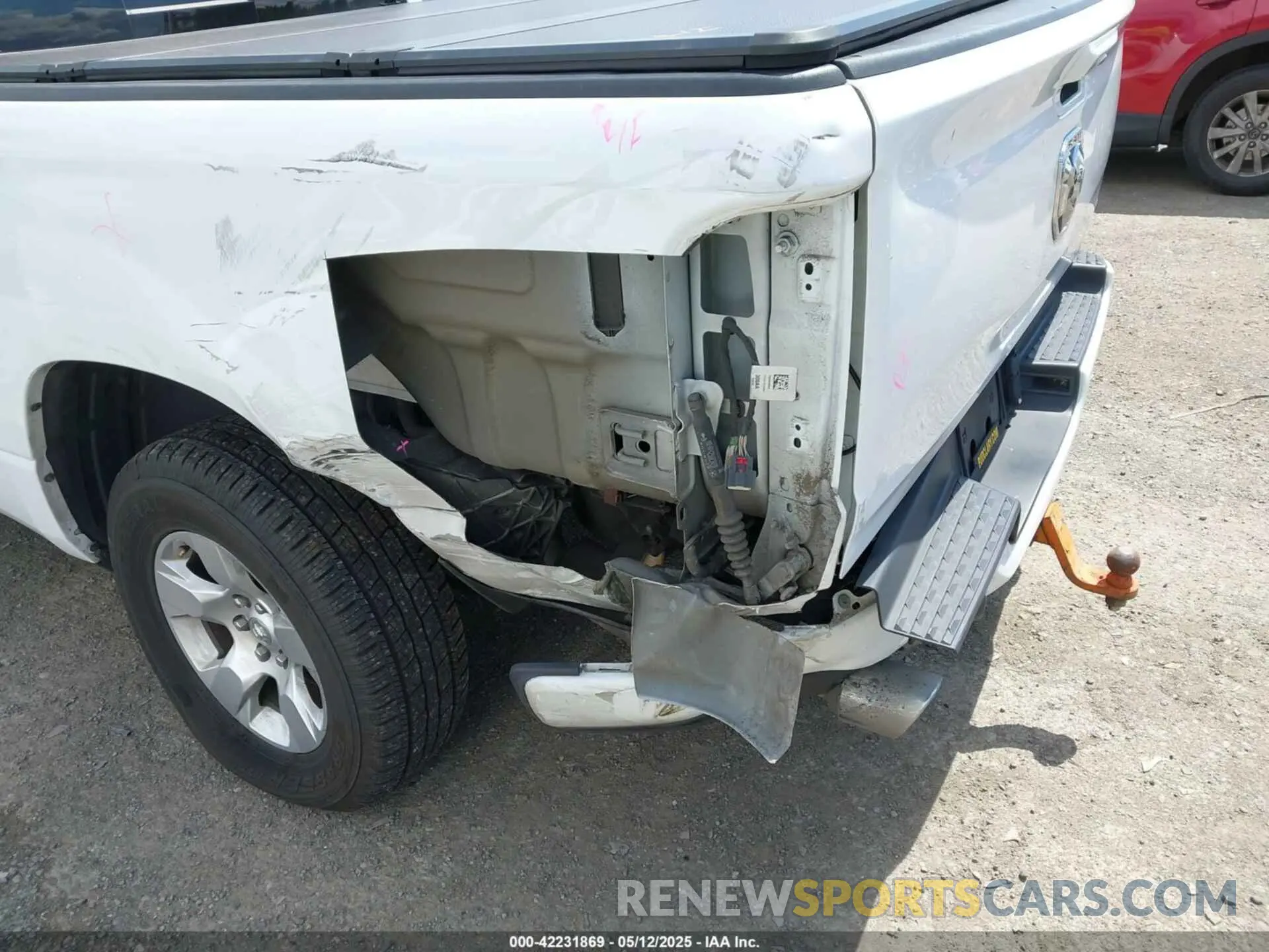 6 Photograph of a damaged car 1C6SRFBT7MN742131 RAM 1500 2021
