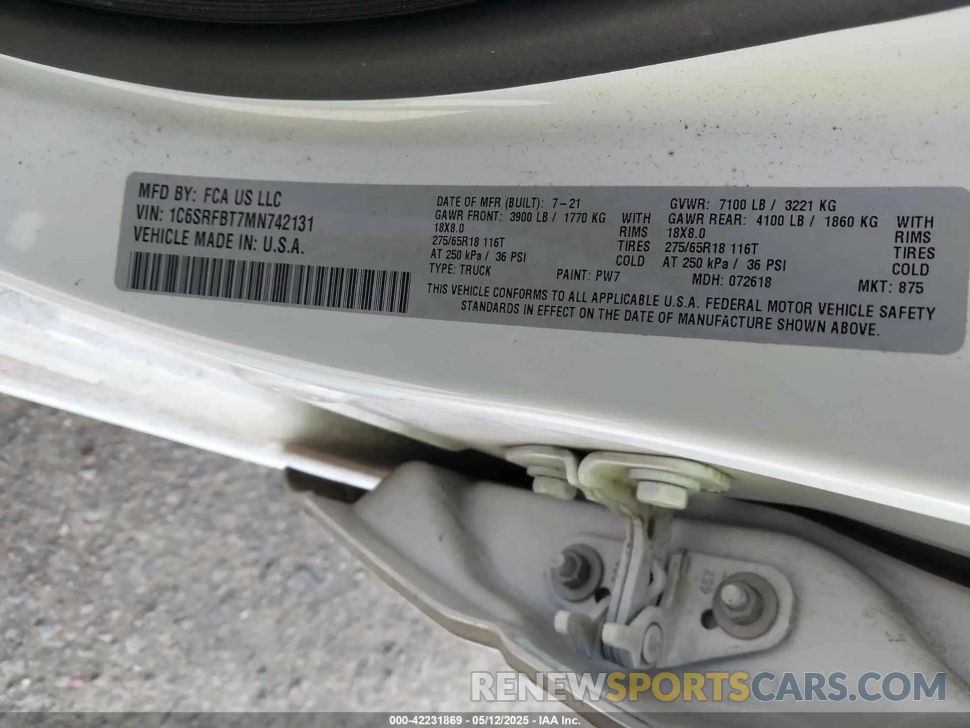 9 Photograph of a damaged car 1C6SRFBT7MN742131 RAM 1500 2021