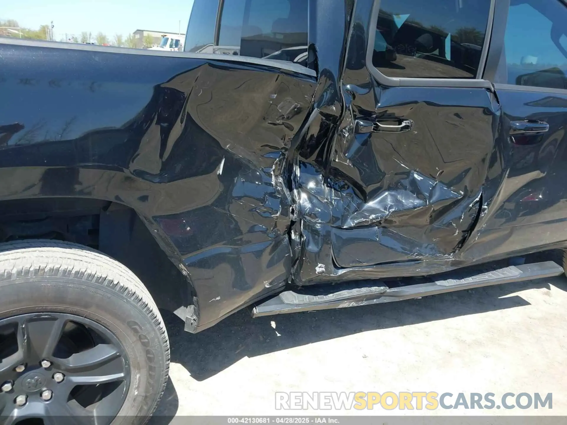 6 Photograph of a damaged car 1C6SRFBT8MN728741 RAM 1500 2021