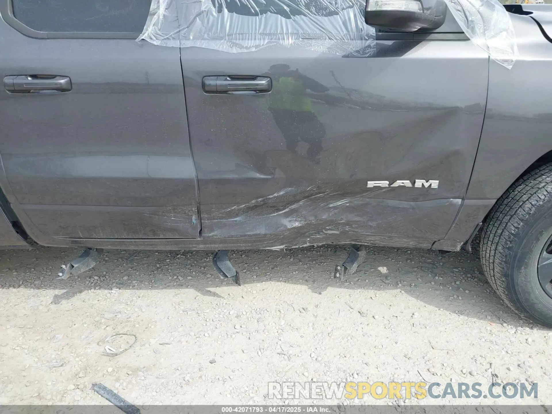 13 Photograph of a damaged car 1C6SRFBT9MN806038 RAM 1500 2021