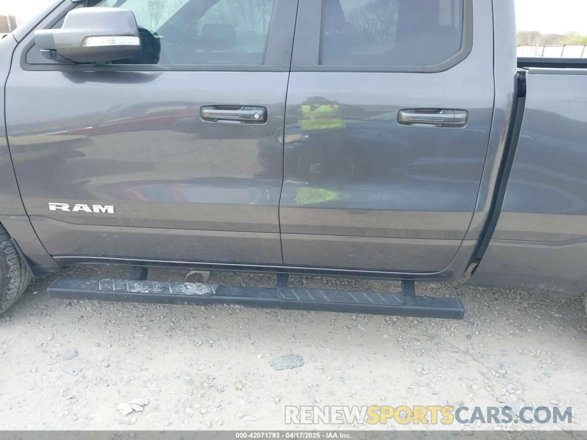 14 Photograph of a damaged car 1C6SRFBT9MN806038 RAM 1500 2021