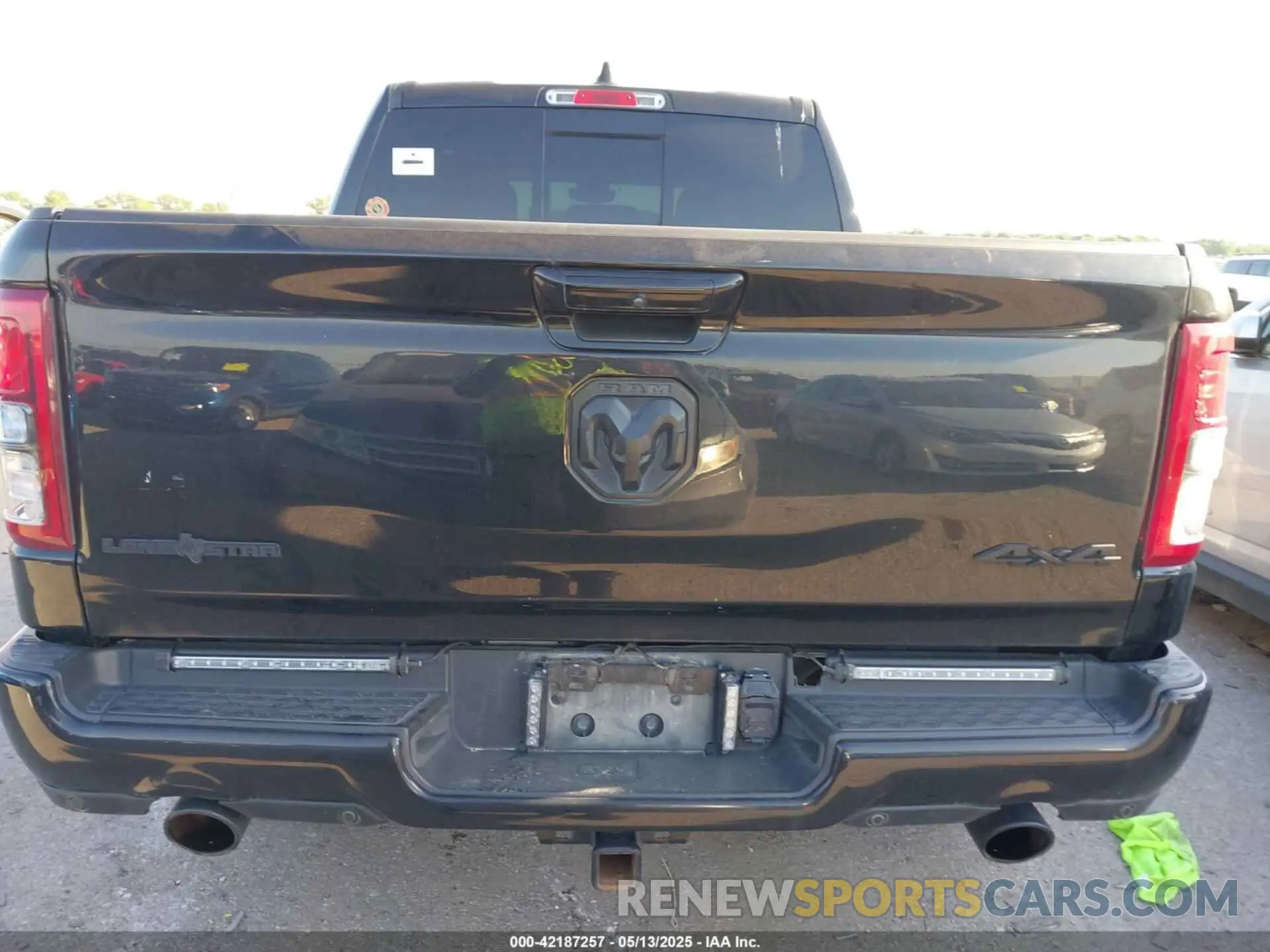 16 Photograph of a damaged car 1C6SRFFT1MN520081 RAM 1500 2021