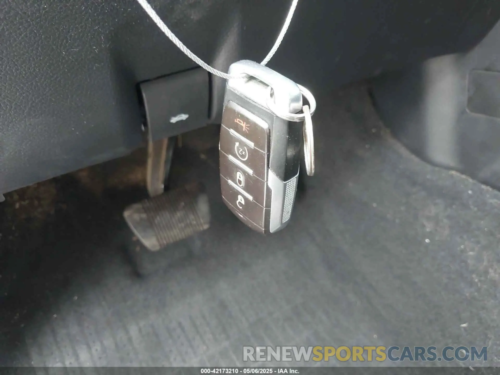 11 Photograph of a damaged car 1C6SRFFT1MN647851 RAM 1500 2021