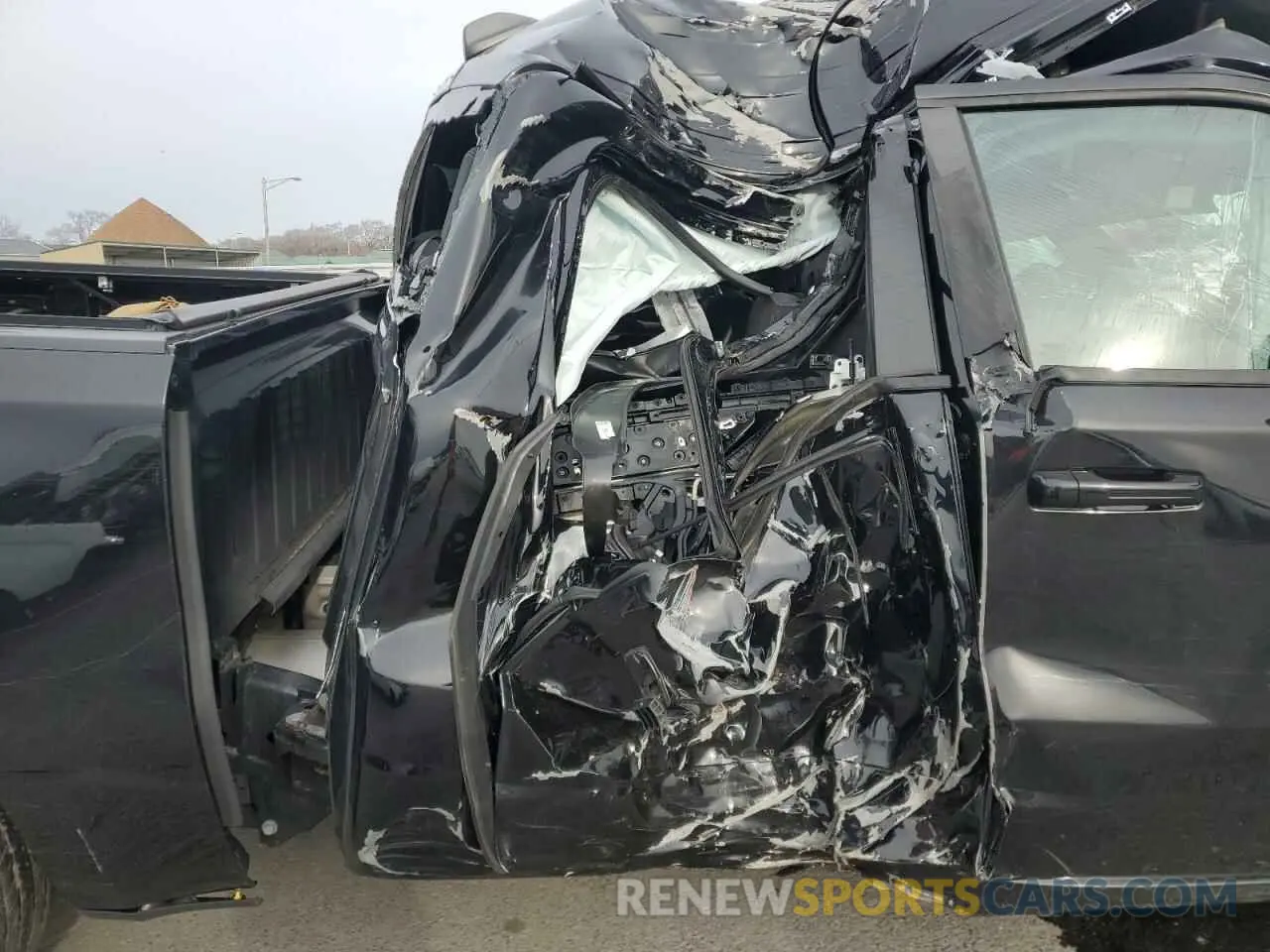10 Photograph of a damaged car 1C6SRFFT1MN668148 RAM 1500 2021
