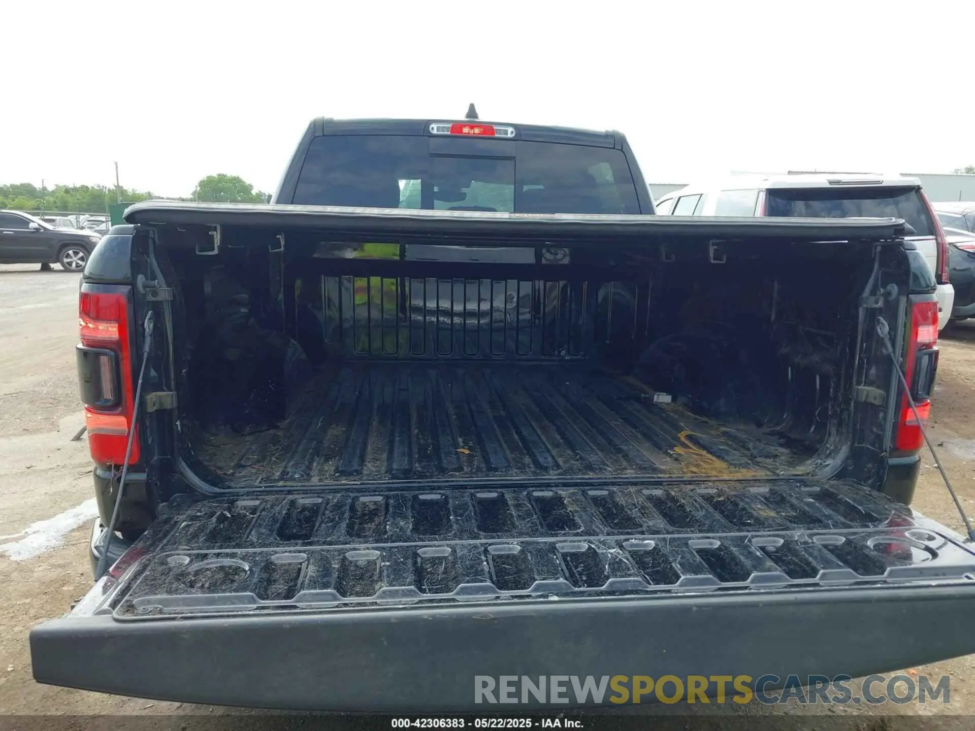 17 Photograph of a damaged car 1C6SRFFT3MN521300 RAM 1500 2021