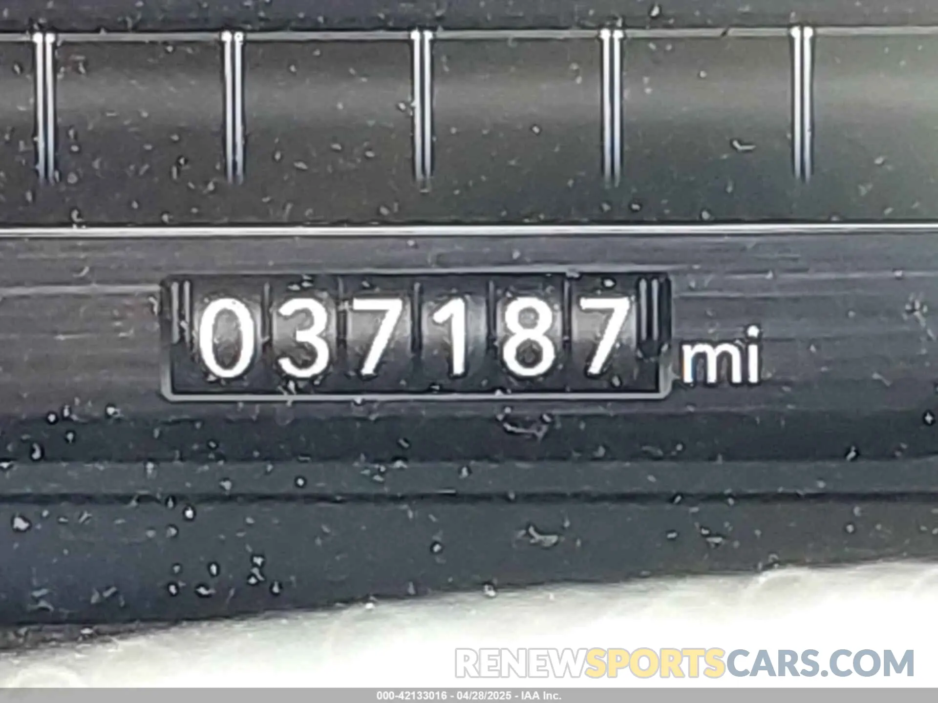 15 Photograph of a damaged car 1C6SRFFT4MN722848 RAM 1500 2021