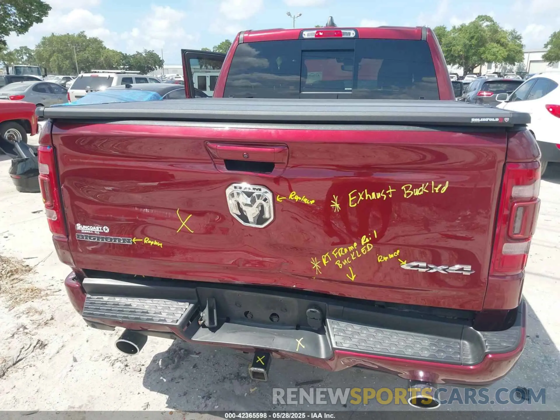 6 Photograph of a damaged car 1C6SRFFT6MN533571 RAM 1500 2021
