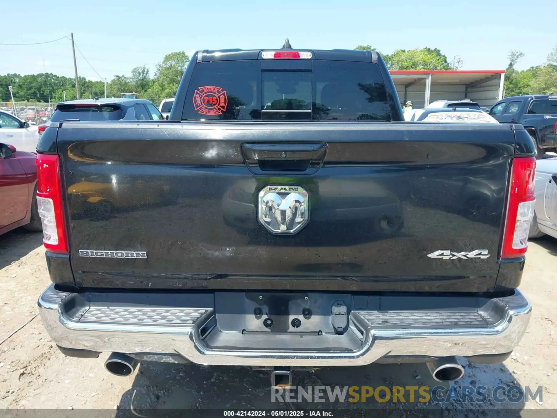 16 Photograph of a damaged car 1C6SRFFT6MN565064 RAM 1500 2021
