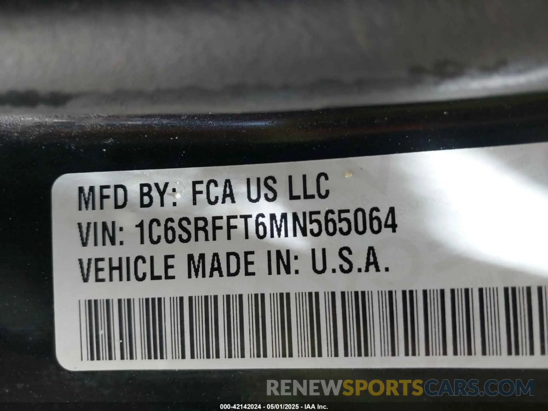 9 Photograph of a damaged car 1C6SRFFT6MN565064 RAM 1500 2021