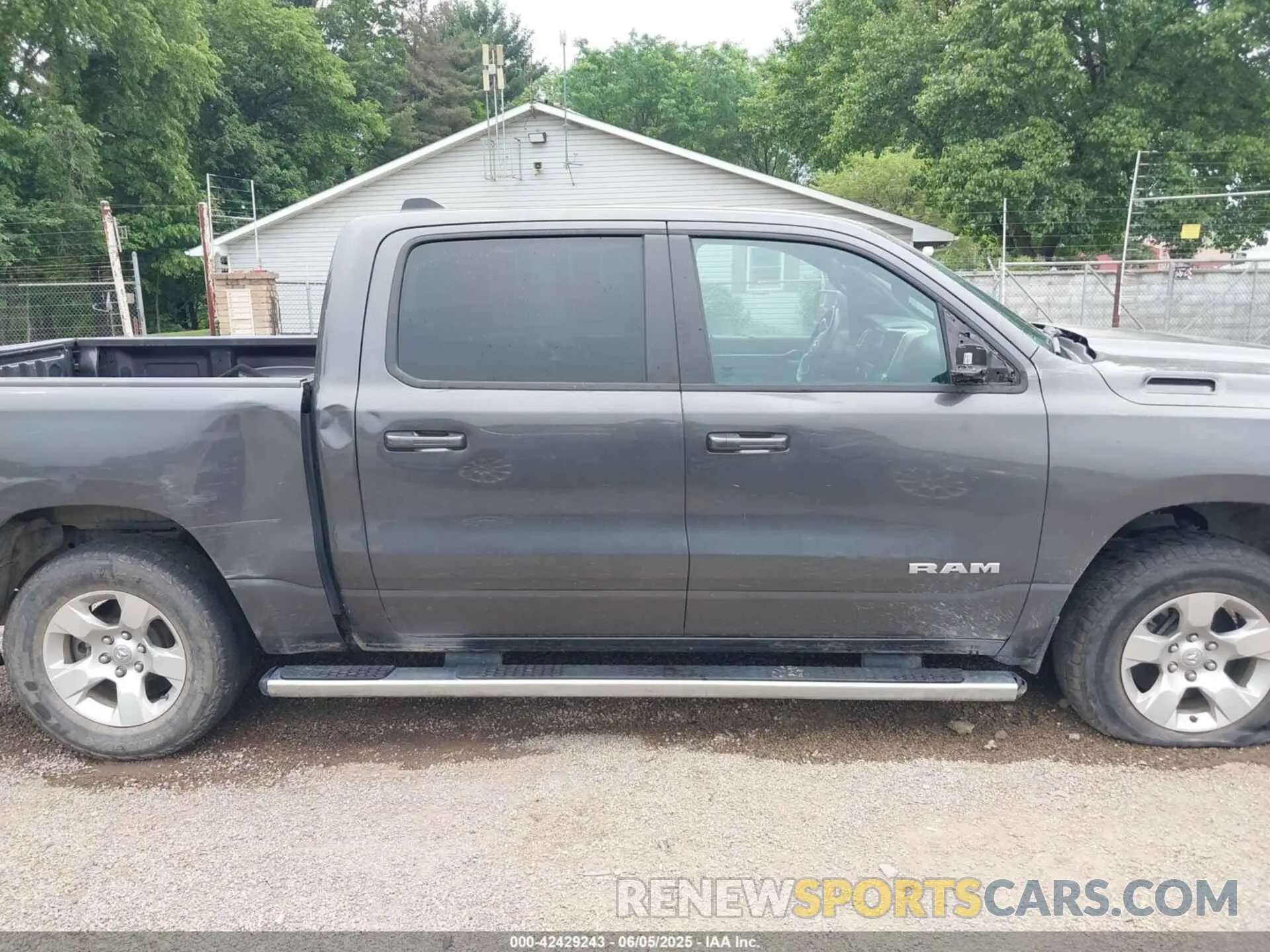 14 Photograph of a damaged car 1C6SRFFT6MN646291 RAM 1500 2021