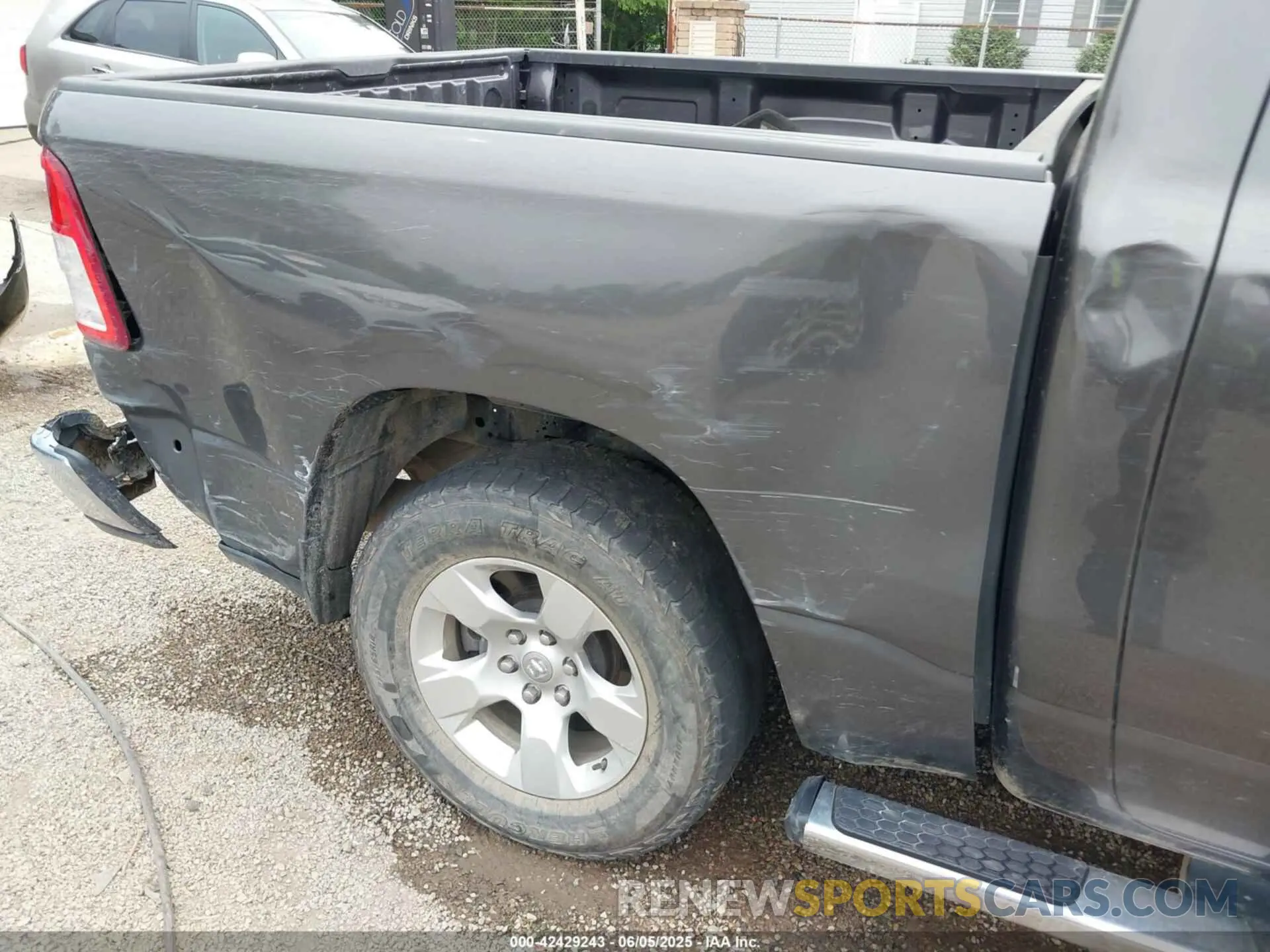 19 Photograph of a damaged car 1C6SRFFT6MN646291 RAM 1500 2021