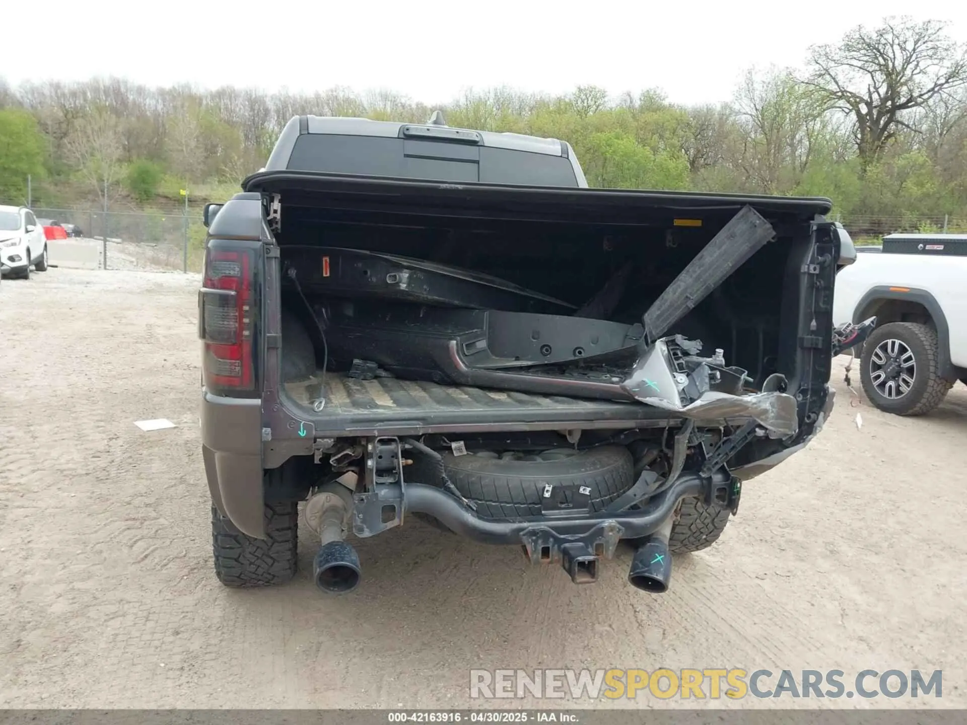 16 Photograph of a damaged car 1C6SRFFT6MN649823 RAM 1500 2021