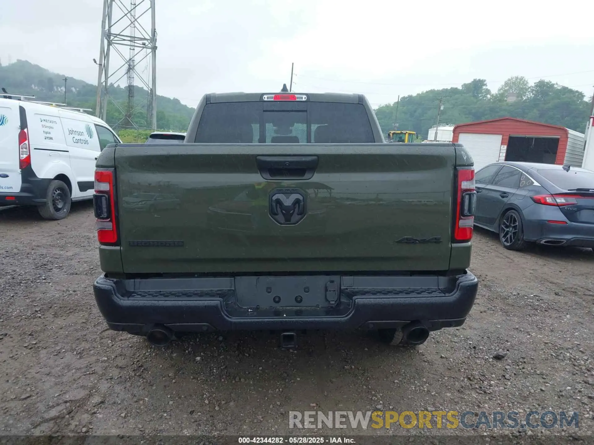 17 Photograph of a damaged car 1C6SRFFT6MN695393 RAM 1500 2021