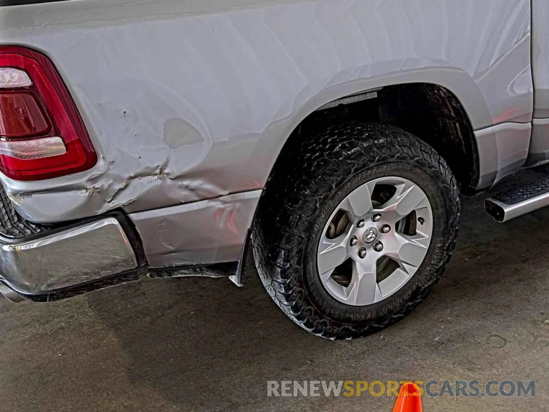 10 Photograph of a damaged car 1C6SRFFT6MN714623 RAM 1500 2021