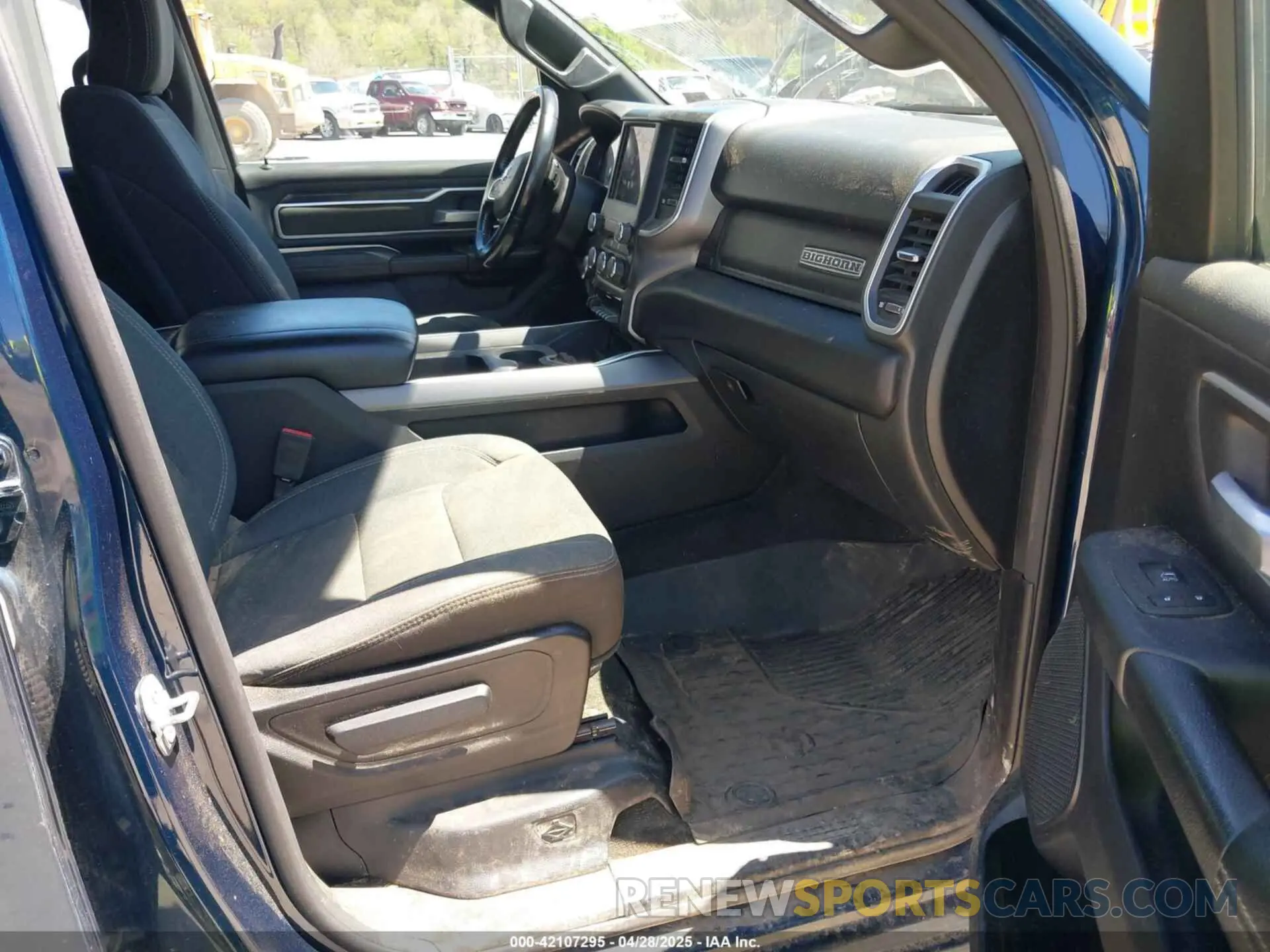 5 Photograph of a damaged car 1C6SRFFT6MN827214 RAM 1500 2021