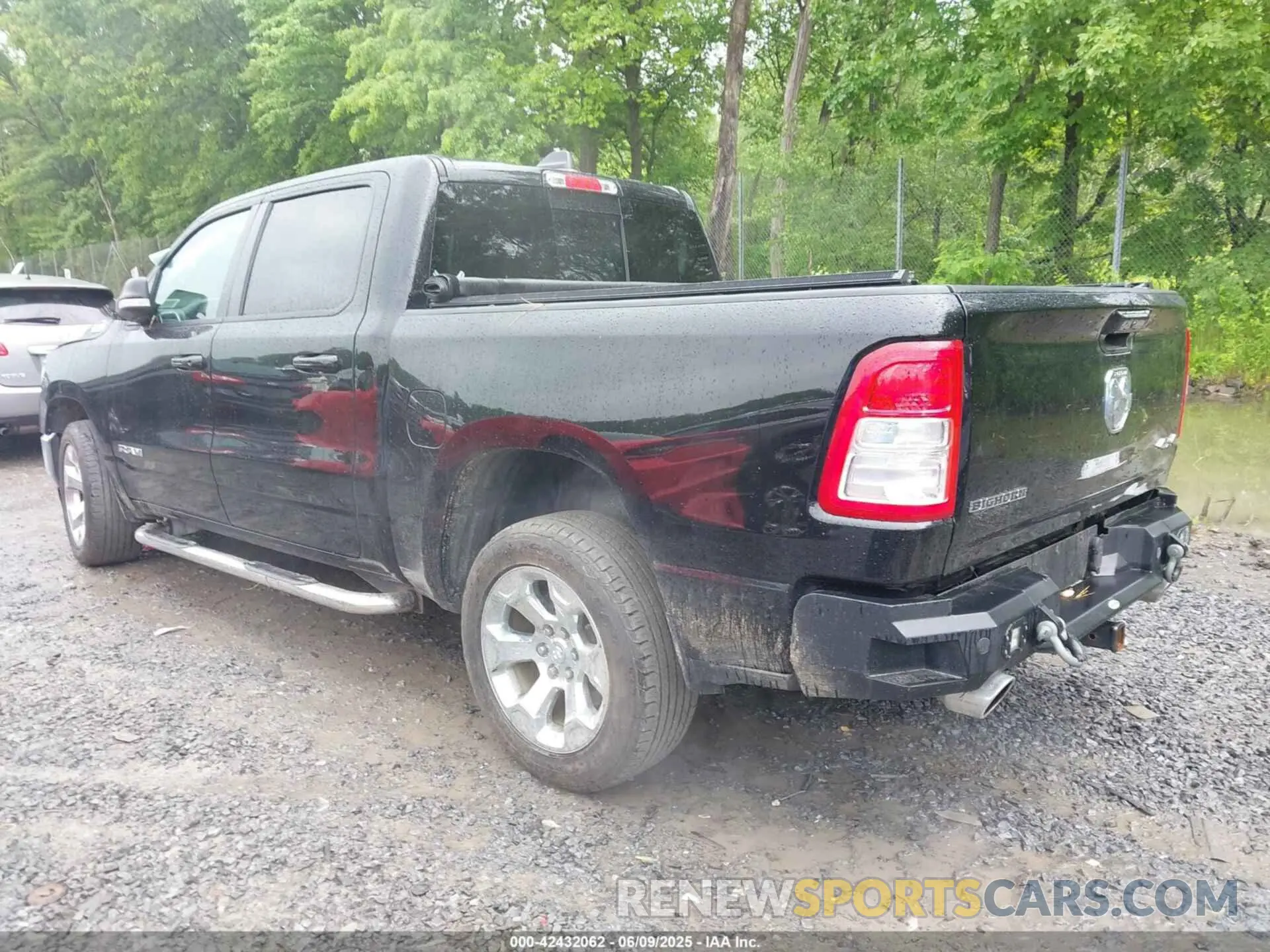 3 Photograph of a damaged car 1C6SRFFT7MN633940 RAM 1500 2021
