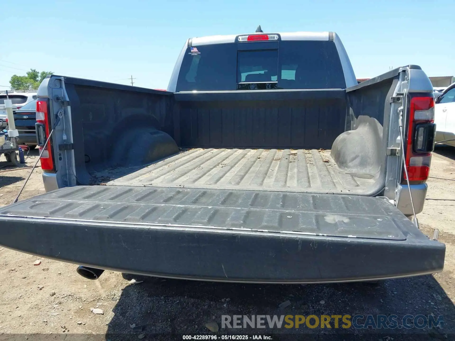 18 Photograph of a damaged car 1C6SRFFT9MN577936 RAM 1500 2021