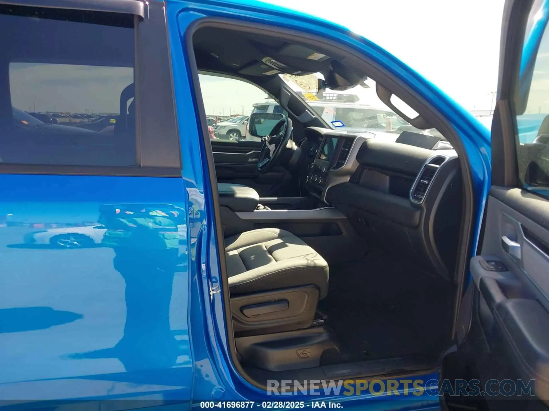 5 Photograph of a damaged car 1C6SRFFT9MN643370 RAM 1500 2021
