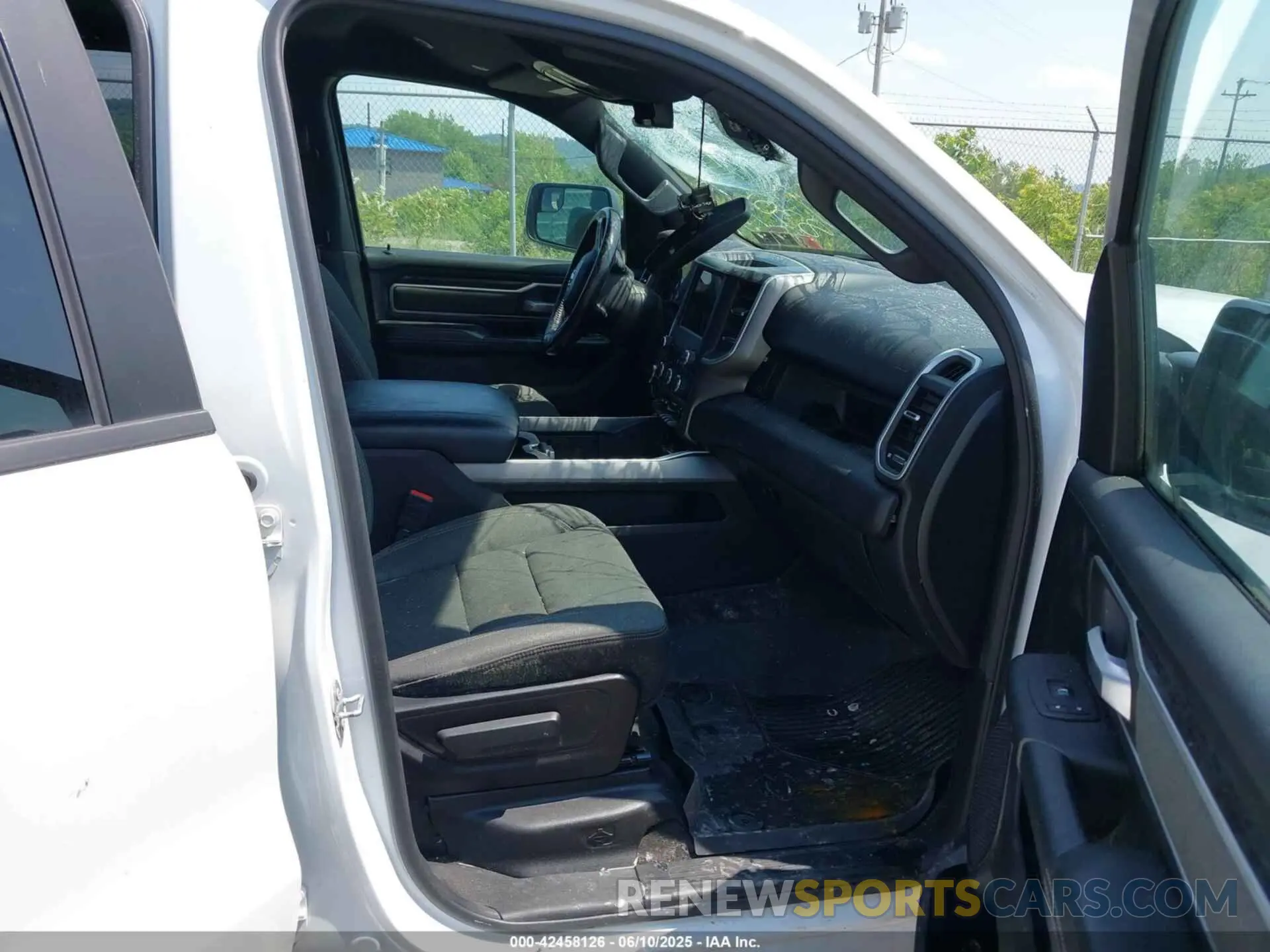 5 Photograph of a damaged car 1C6SRFFTXMN728301 RAM 1500 2021
