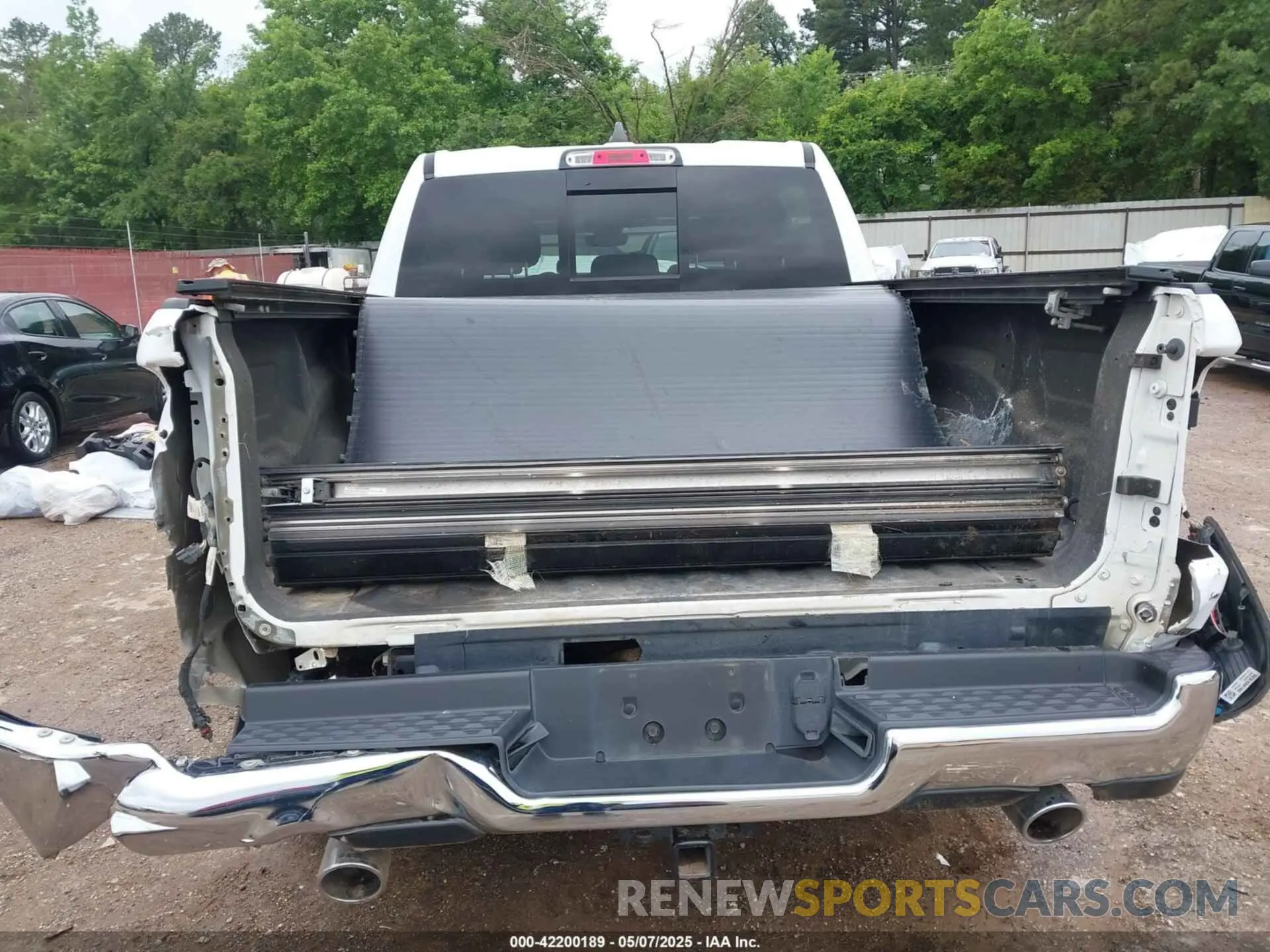 17 Photograph of a damaged car 1C6SRFFTXMN744336 RAM 1500 2021