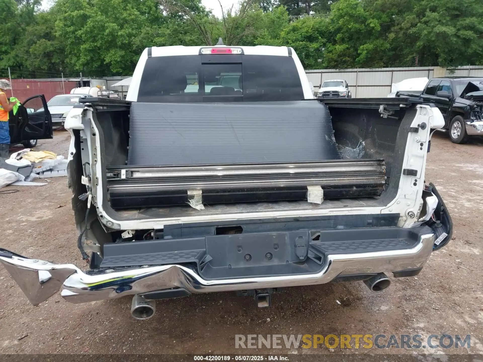 18 Photograph of a damaged car 1C6SRFFTXMN744336 RAM 1500 2021