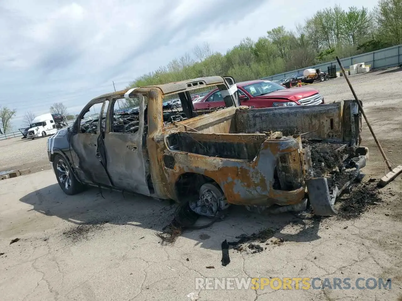 2 Photograph of a damaged car 1C6SRFHM6MN800164 RAM 1500 2021