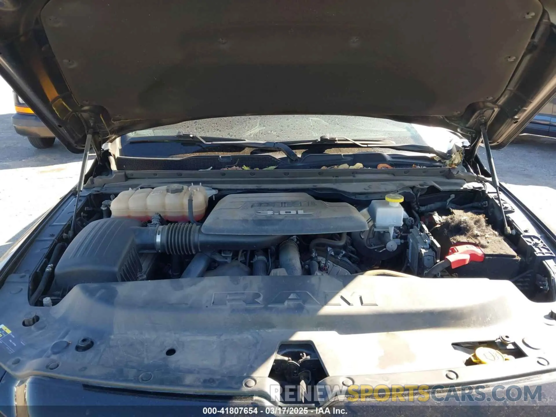 10 Photograph of a damaged car 1C6SRFHMXMN644565 RAM 1500 2021