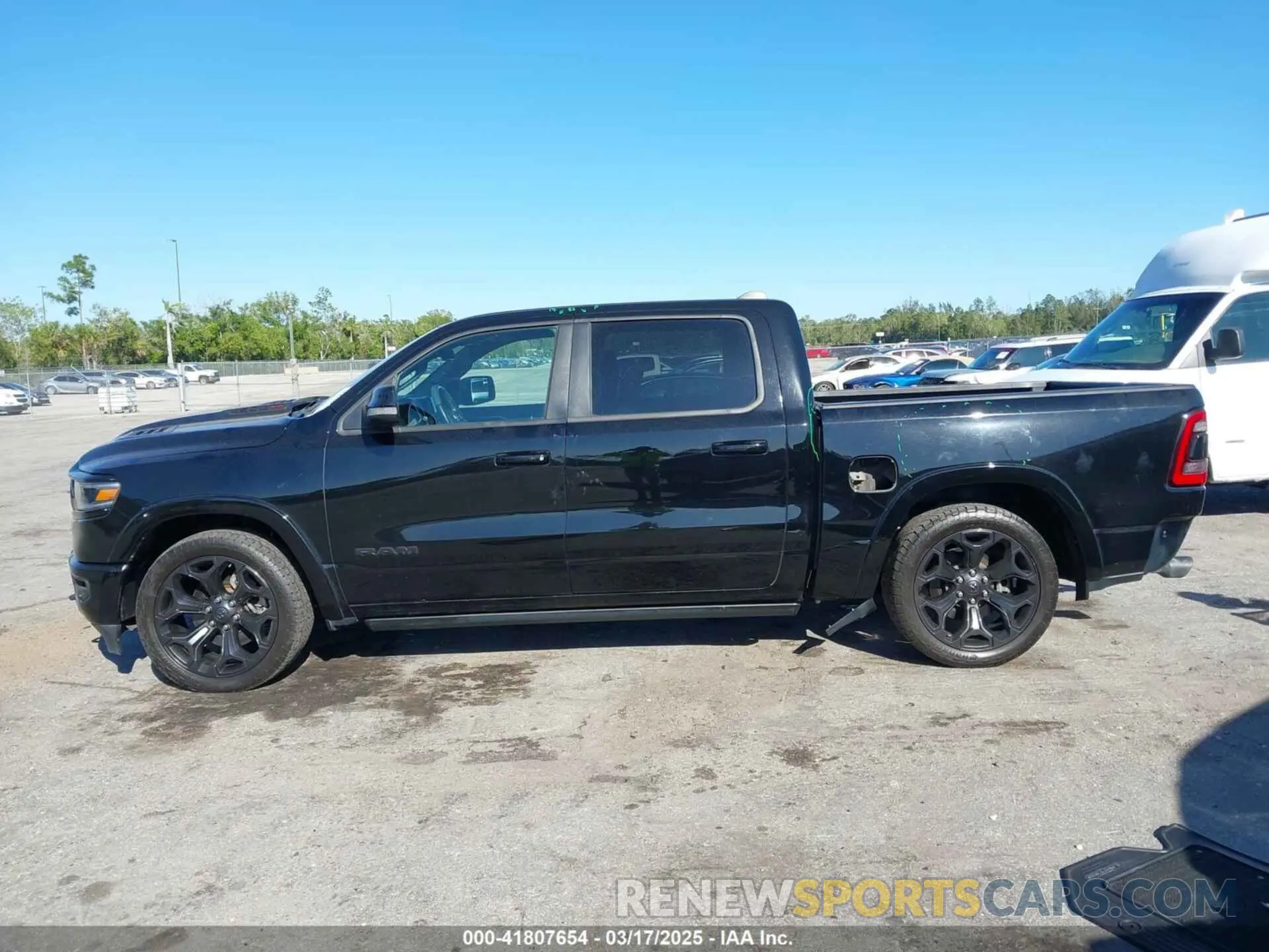 14 Photograph of a damaged car 1C6SRFHMXMN644565 RAM 1500 2021